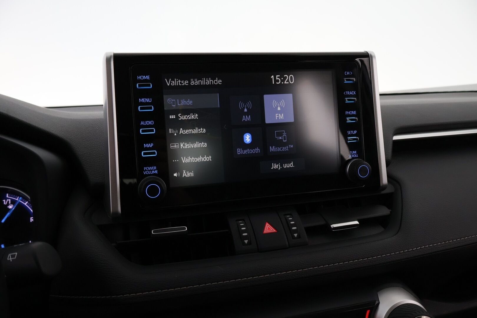 Toyota RAV4 2020 2,5 Hybrid AWD-i Active - 3,99 % KORKOTARJOUS TÄHÄN AUTOON - Suomiauto / Merkkihuollot / Adapt.Vakkari / Peruutuskamera / Adapt.LED / Vetokoukku / Ratinlämmitys / Lohko & Sisäpistoke / Juuri tullut Tampereelle!