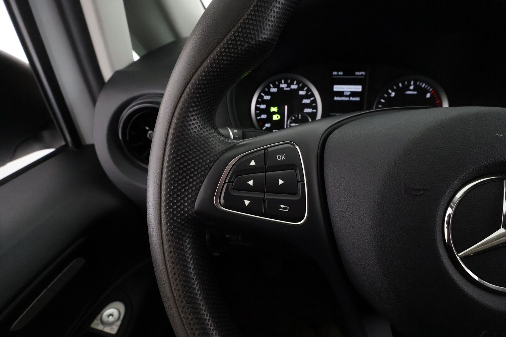Mercedes-Benz Vito 2021 110cdi-3,05/32k Keskipitkä A2 - 1-om Suomi-auto | Kahdet renkaat | Merkkihuollot | ALV-Vähennyskelpoinen | Webasto | Koukku | ALV | P.kamera | Vakkari | Apple&Android 