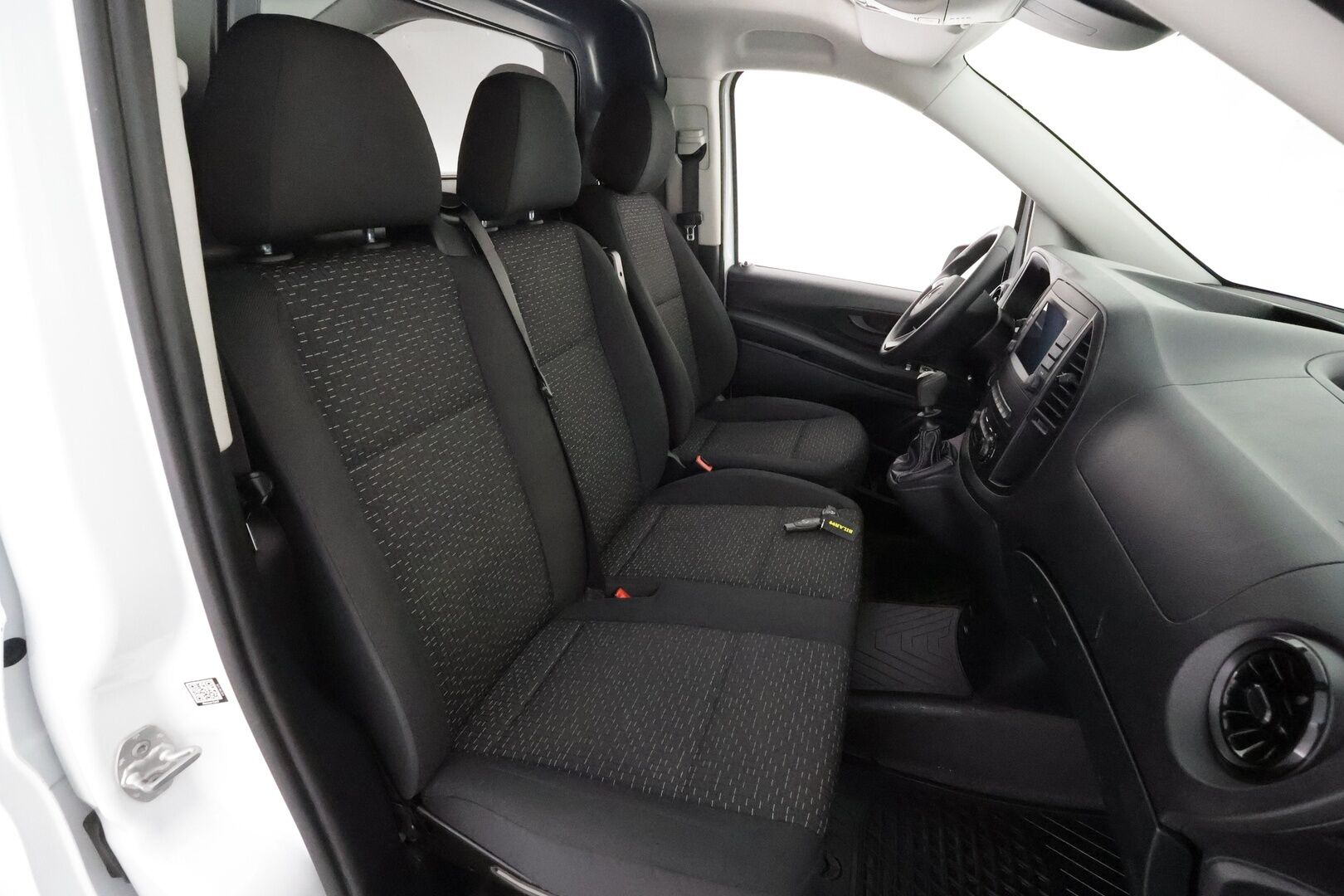 Mercedes-Benz Vito 2021 110cdi-3,05/32k Keskipitkä A2 - 1-om Suomi-auto | Kahdet renkaat | Merkkihuollot | ALV-Vähennyskelpoinen | Webasto | Koukku | ALV | P.kamera | Vakkari | Apple&Android 