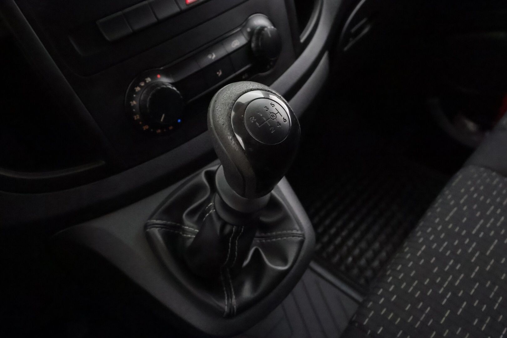 Mercedes-Benz Vito 2021 110cdi-3,05/32k Keskipitkä A2 - 1-om Suomi-auto | Kahdet renkaat | Merkkihuollot | ALV-Vähennyskelpoinen | Webasto | Koukku | ALV | P.kamera | Vakkari | Apple&Android 
