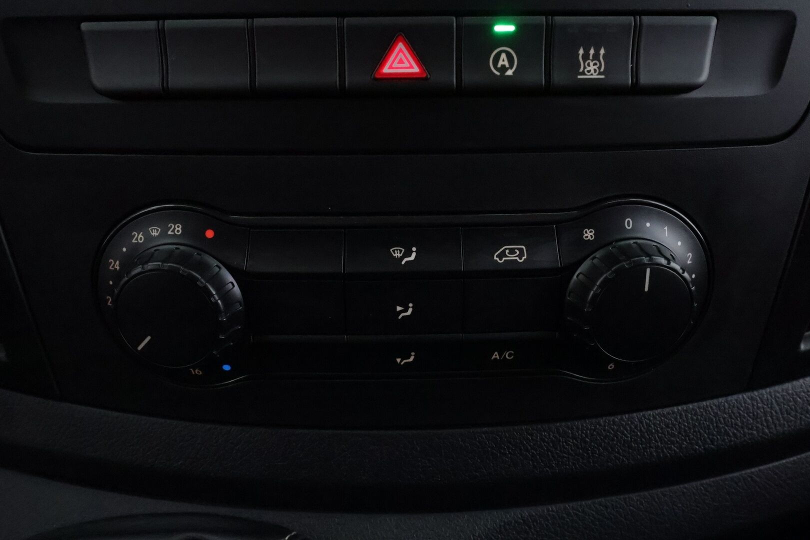 Mercedes-Benz Vito 2021 110cdi-3,05/32k Keskipitkä A2 - 1-om Suomi-auto | Kahdet renkaat | Merkkihuollot | ALV-Vähennyskelpoinen | Webasto | Koukku | ALV | P.kamera | Vakkari | Apple&Android 