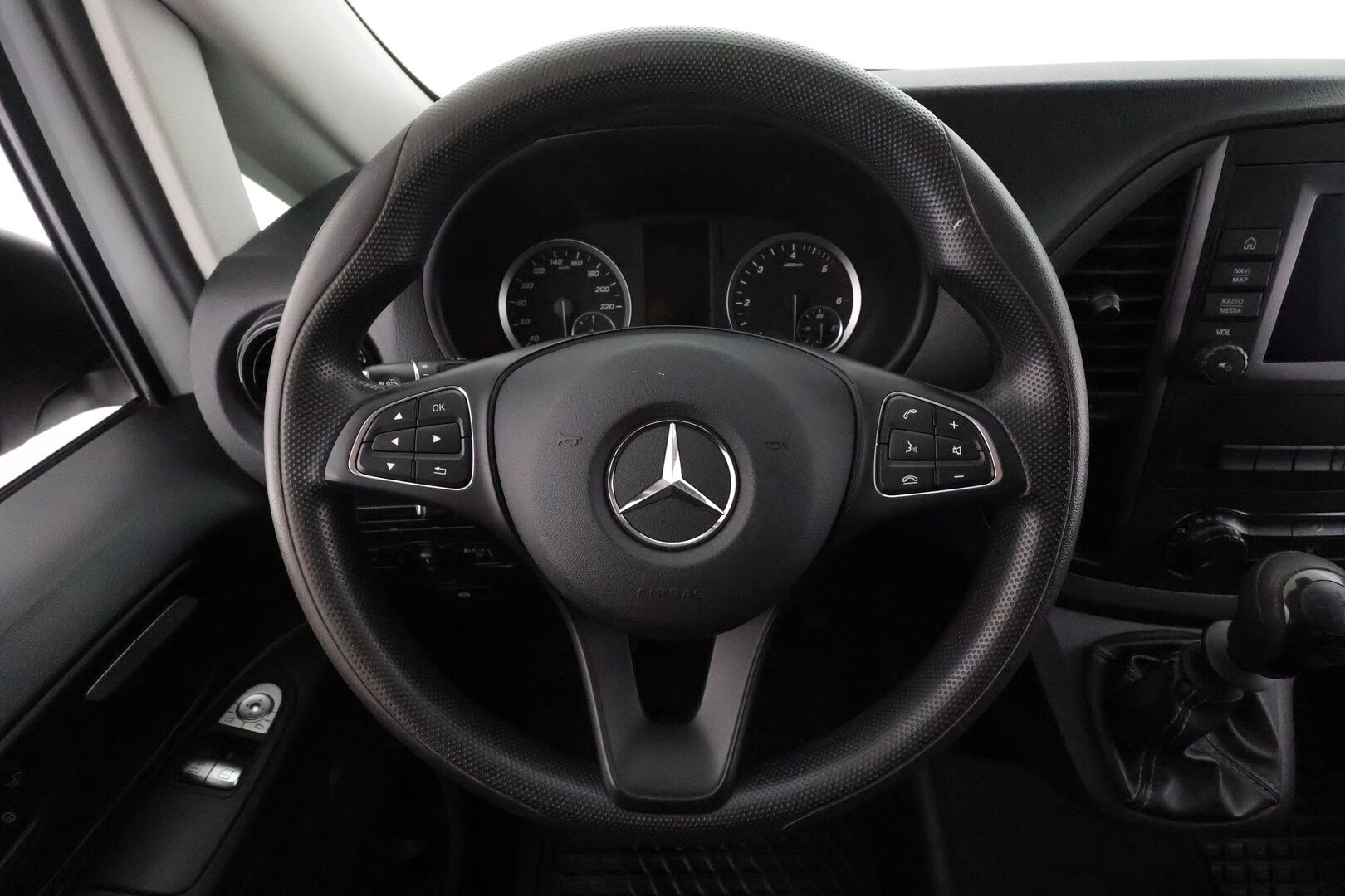 Mercedes-Benz Vito 2021 110cdi-3,05/32k Keskipitkä A2 - 1-om Suomi-auto | Kahdet renkaat | Merkkihuollot | ALV-Vähennyskelpoinen | Webasto | Koukku | ALV | P.kamera | Vakkari | Apple&Android 