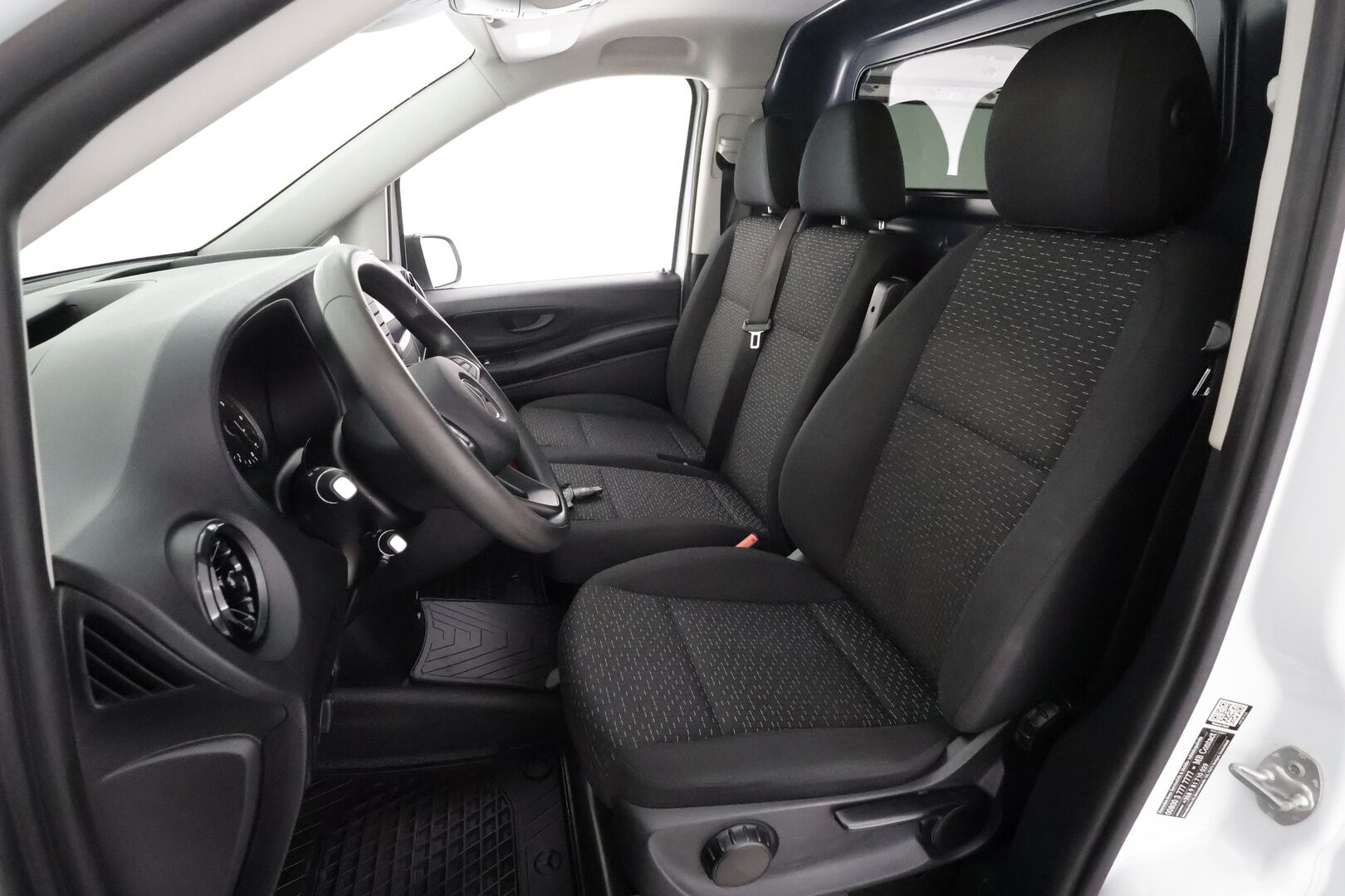 Mercedes-Benz Vito 2021 110cdi-3,05/32k Keskipitkä A2 - 1-om Suomi-auto | Kahdet renkaat | Merkkihuollot | ALV-Vähennyskelpoinen | Webasto | Koukku | ALV | P.kamera | Vakkari | Apple&Android 