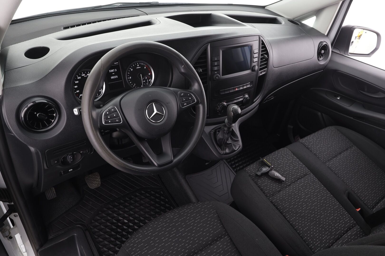 Mercedes-Benz Vito 2021 110cdi-3,05/32k Keskipitkä A2 - 1-om Suomi-auto | Kahdet renkaat | Merkkihuollot | ALV-Vähennyskelpoinen | Webasto | Koukku | ALV | P.kamera | Vakkari | Apple&Android 