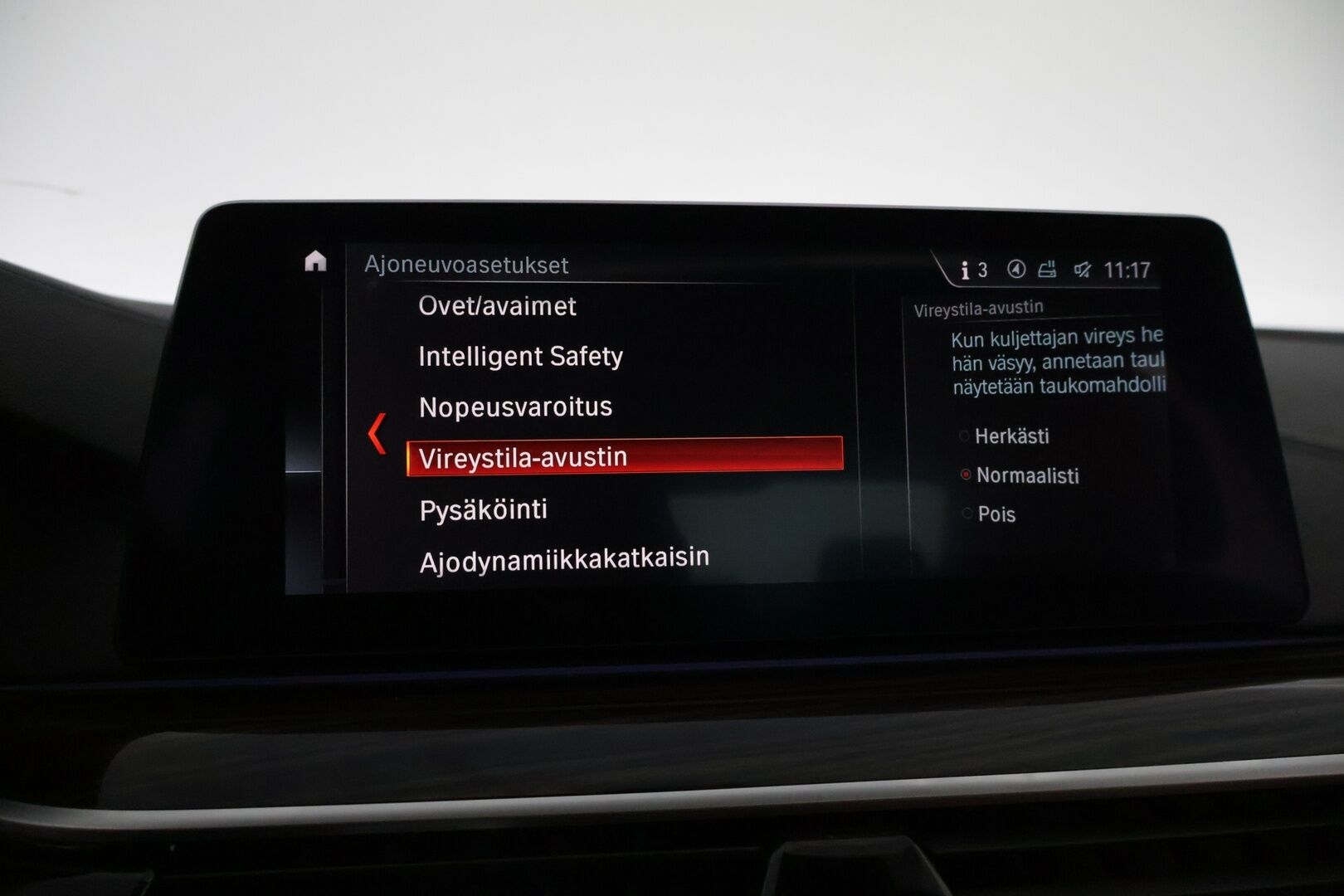 BMW 530 2019 530e iPerformance Sedan *Kattoluukku / Konjakkinahat / 360-Kamera / Hierovat penkit /  Ambient / Prof.Navi* - Comfort Access / Muistipenkit / Kahdet renkaat ja vanteet