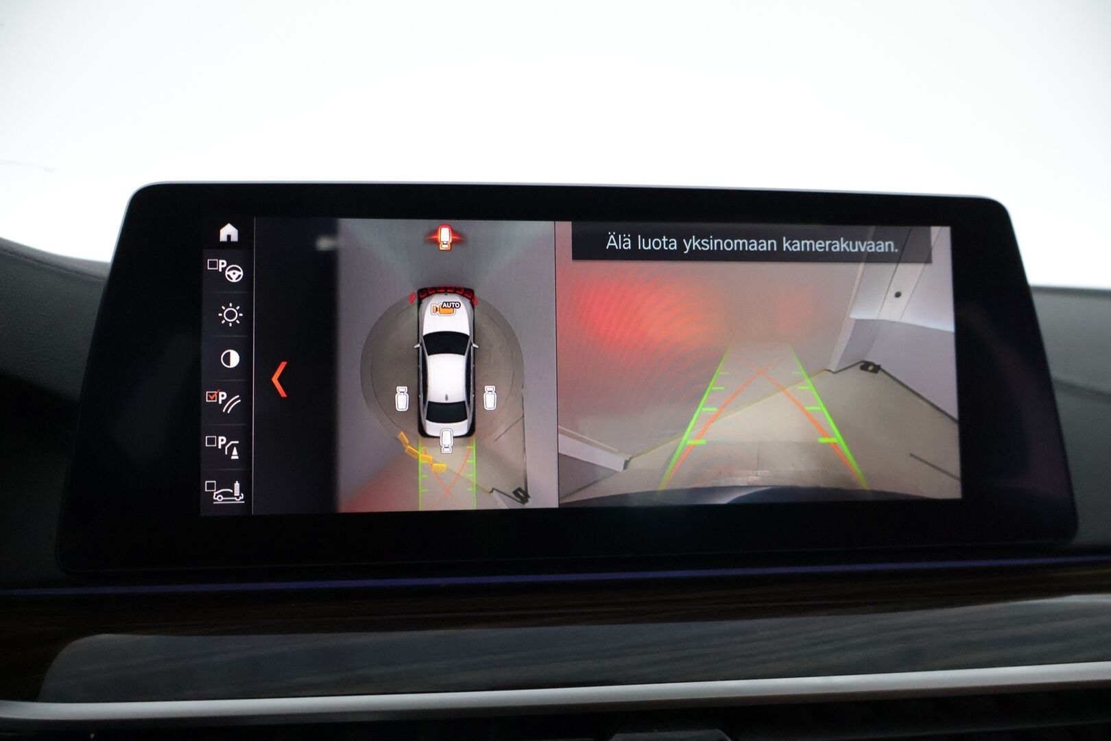 BMW 530 2019 530e iPerformance Sedan *Kattoluukku / Konjakkinahat / 360-Kamera / Hierovat penkit /  Ambient / Prof.Navi* - Comfort Access / Muistipenkit / Kahdet renkaat ja vanteet