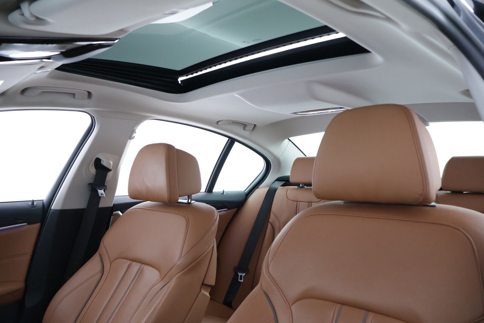 BMW 530 2019 530e iPerformance Sedan *Kattoluukku / Konjakkinahat / 360-Kamera / Hierovat penkit /  Ambient / Prof.Navi* - Comfort Access / Muistipenkit / Kahdet renkaat ja vanteet