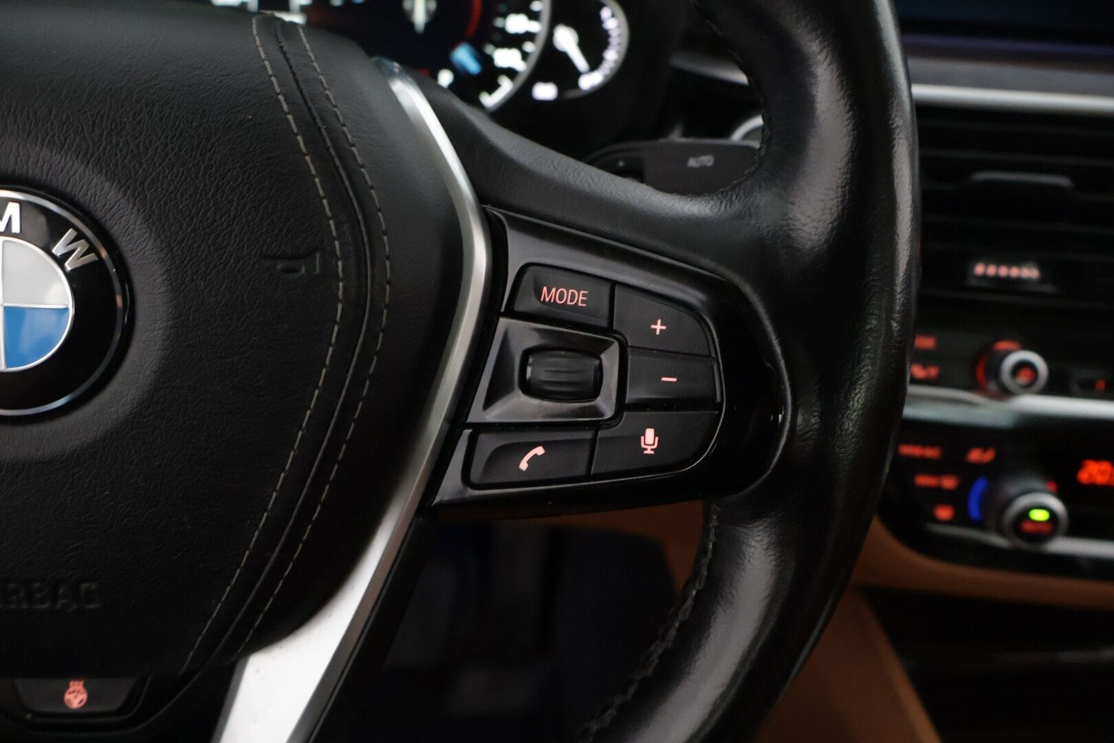 BMW 530 2019 530e iPerformance Sedan *Kattoluukku / Konjakkinahat / 360-Kamera / Hierovat penkit /  Ambient / Prof.Navi* - Comfort Access / Muistipenkit / Kahdet renkaat ja vanteet