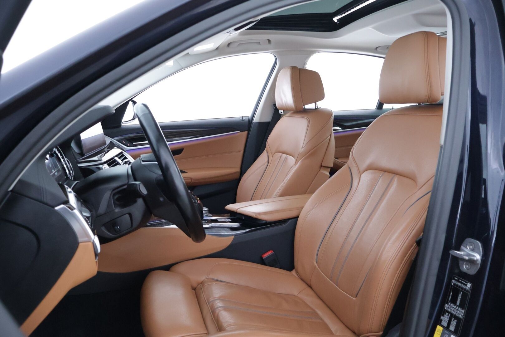 BMW 530 2019 530e iPerformance Sedan *Kattoluukku / Konjakkinahat / 360-Kamera / Hierovat penkit /  Ambient / Prof.Navi* - Comfort Access / Muistipenkit / Kahdet renkaat ja vanteet