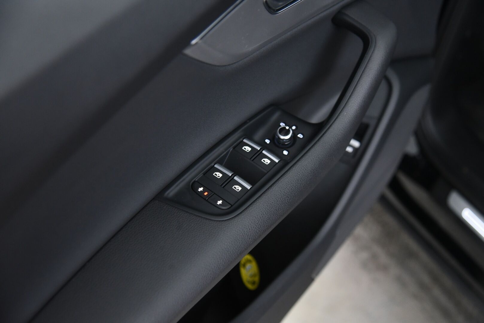 Audi Q7 2021 Business S line 55 TFSI e quattro tiptronic / Adapt.vak / Matrix-LED / P-kamera / Sähkösäädöt / Vetokoukku - Merkkiliikkeen huoltama / 2x Vanteet / Ilma-alusta / - HULLUT VÄLIPÄIVÄT KORKOTARJOUS 2,49%