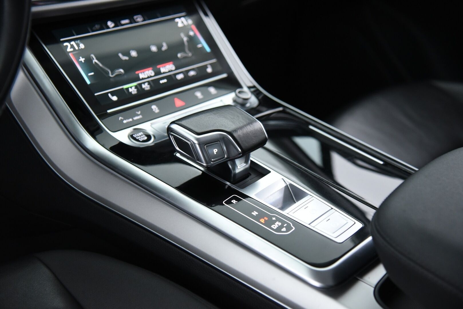 Audi Q7 2021 Business S line 55 TFSI e quattro tiptronic / Adapt.vak / Matrix-LED / P-kamera / Sähkösäädöt / Vetokoukku - Merkkiliikkeen huoltama / 2x Vanteet / Ilma-alusta / - HULLUT VÄLIPÄIVÄT KORKOTARJOUS 2,49%