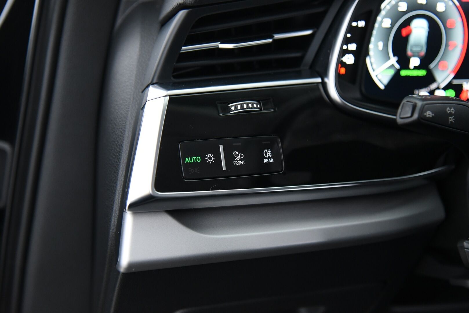 Audi Q7 2021 Business S line 55 TFSI e quattro tiptronic / Adapt.vak / Matrix-LED / P-kamera / Sähkösäädöt / Vetokoukku - Merkkiliikkeen huoltama / 2x Vanteet / Ilma-alusta / - HULLUT VÄLIPÄIVÄT KORKOTARJOUS 2,49%