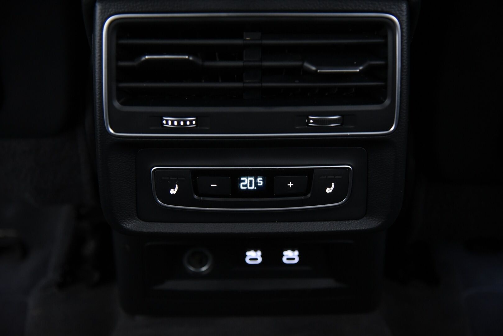 Audi Q7 2021 Business S line 55 TFSI e quattro tiptronic / Adapt.vak / Matrix-LED / P-kamera / Sähkösäädöt / Vetokoukku - Merkkiliikkeen huoltama / 2x Vanteet / Ilma-alusta / - HULLUT VÄLIPÄIVÄT KORKOTARJOUS 2,49%