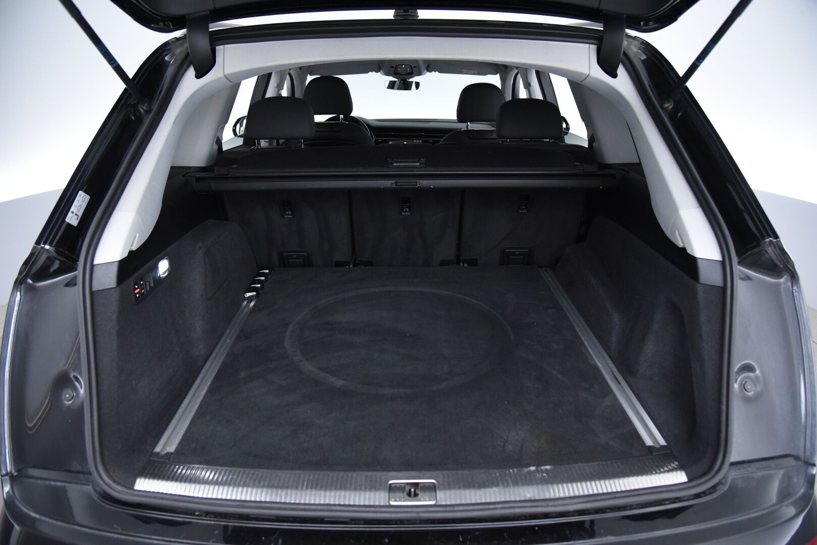 Audi Q7 2021 Business S line 55 TFSI e quattro tiptronic / Adapt.vak / Matrix-LED / P-kamera / Sähkösäädöt / Vetokoukku - 3,99 % KORKOTARJOUS TÄHÄN AUTOON 28.9. ASTI! - Näyttävä merkkihuollettu yksilö! 
