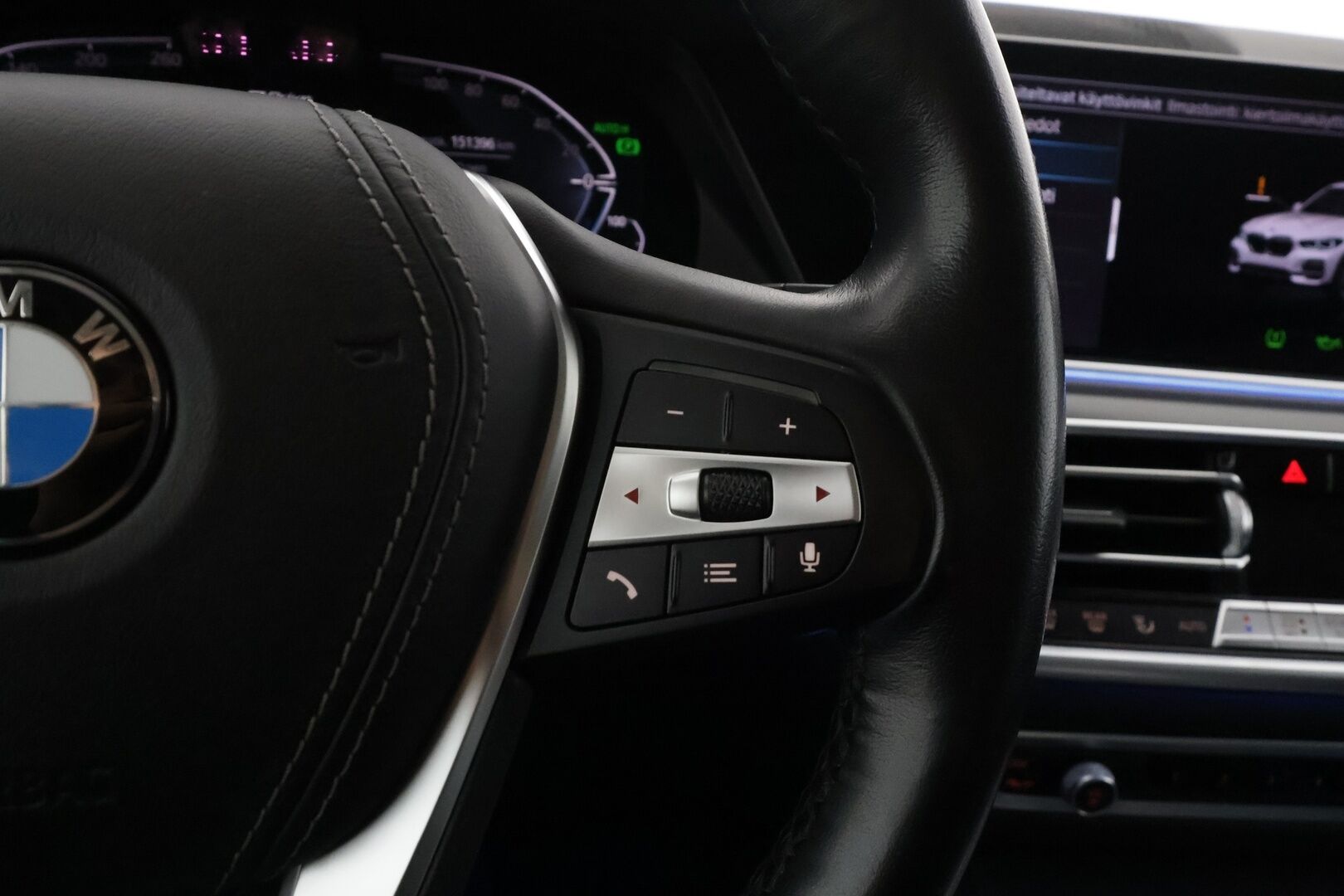 BMW X5 2020 G05 xDrive45e A Charged Edition - | Ilma-alusta | Koukku | ACC | HUD | 360 | Sporttipenkki Muistilla | Navi | Kaistavahti | Katveavustin | Apple&Android | Suomi-auto | Kahdet renkaat |