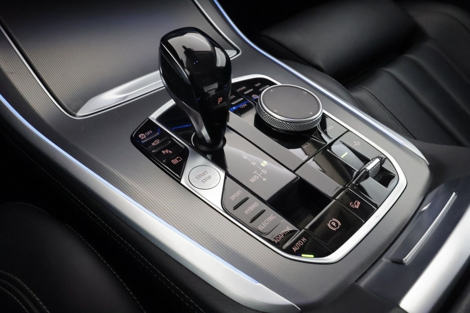 BMW X5 2020 G05 xDrive45e A Charged Edition - | Ilma-alusta | Koukku | ACC | HUD | 360 | Sporttipenkki Muistilla | Navi | Kaistavahti | Katveavustin | Apple&Android | Suomi-auto | Kahdet renkaat |