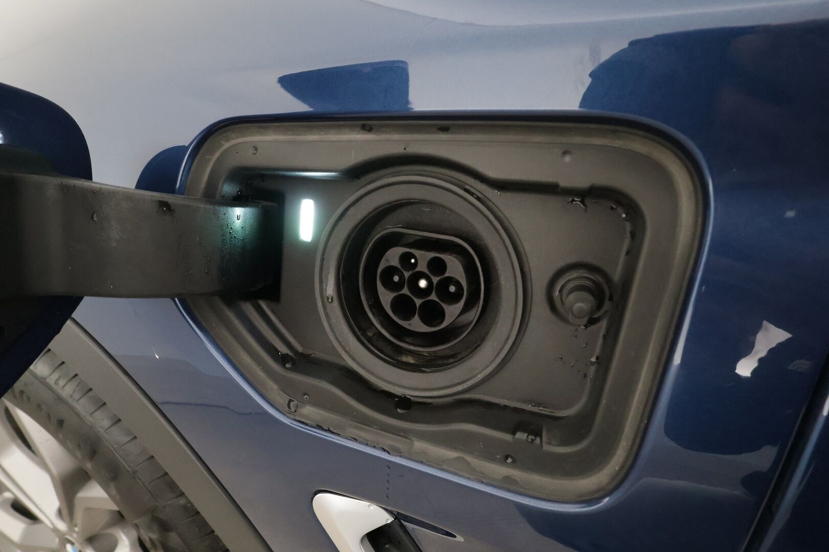 BMW X3 2020 G01 xDrive 30e A Charged Edition xLine * ACC / HUD / Adapt.LED / Hifi / Navi / P.tutkat / Sporttipenkit * - 1.Om Suomi-auto / Kahdet renkaat aluvanteilla / Akku kuntotarkastettu SOH 85,5% / Juuri katsastettu