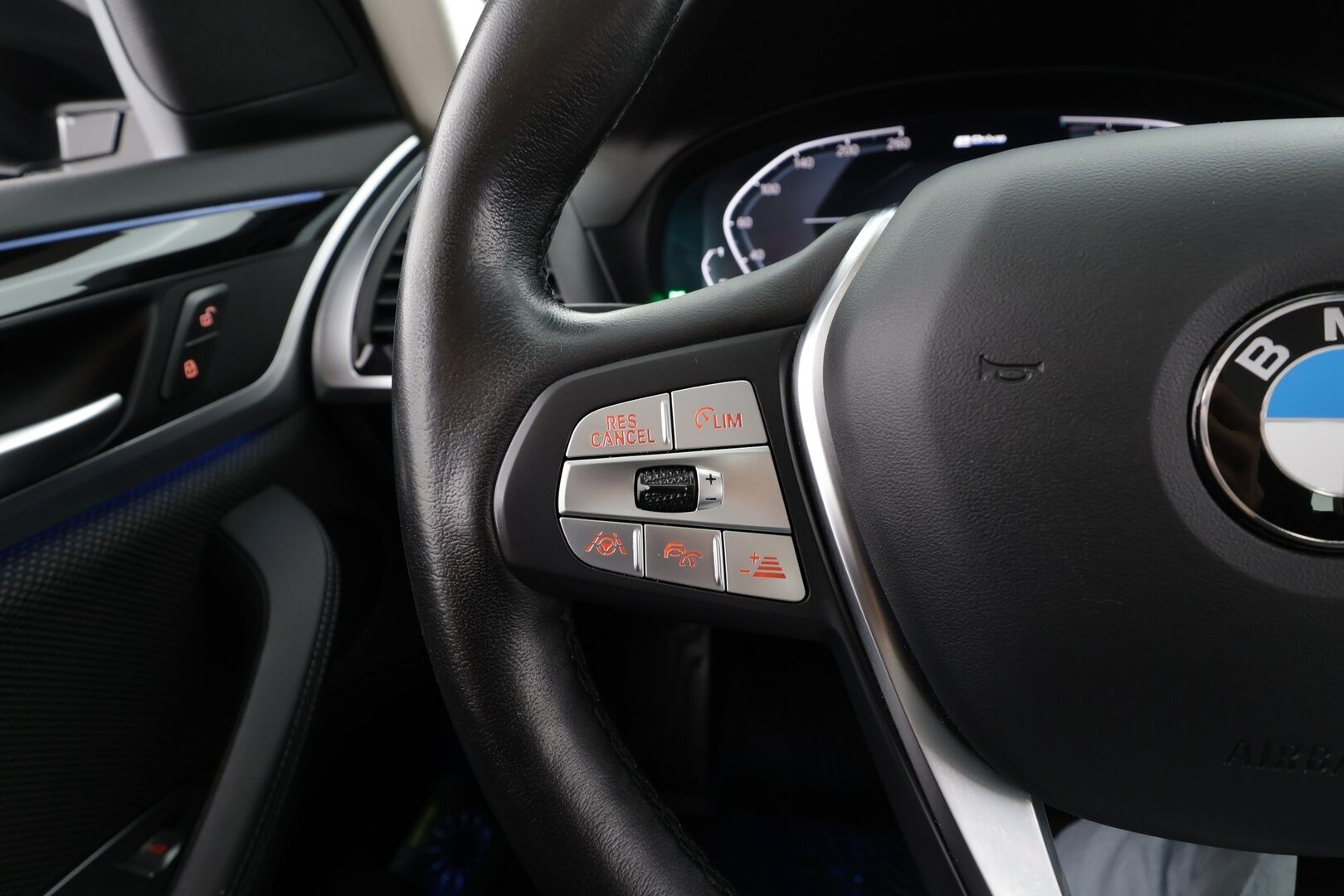 BMW X3 2020 G01 xDrive 30e A Charged Edition xLine * ACC / HUD / Adapt.LED / Hifi / Navi / P.tutkat / Sporttipenkit * - 1.Om Suomi-auto / Kahdet renkaat aluvanteilla / Akku kuntotarkastettu SOH 85,5% / Juuri katsastettu