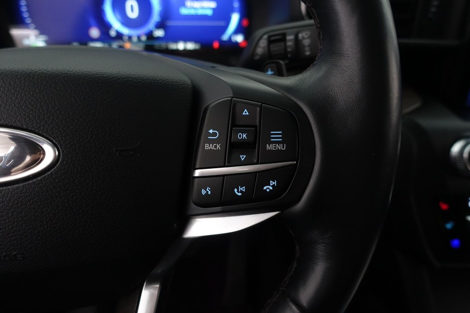 Ford Explorer 2020 3,0 V6 Ecoboost 457hv PHEV A10 AWD Platinum 7-P - | Suomi-Auto | Kattava varustelu! | 7-paikkainen | ACC | B&O | 360 Kamera | Panorama | Hierovat ilmastoidut nahkaistuimet | Digimittaristo | Keyless | Suomi-auto | Muistipenkki | Ratinlämmitin |