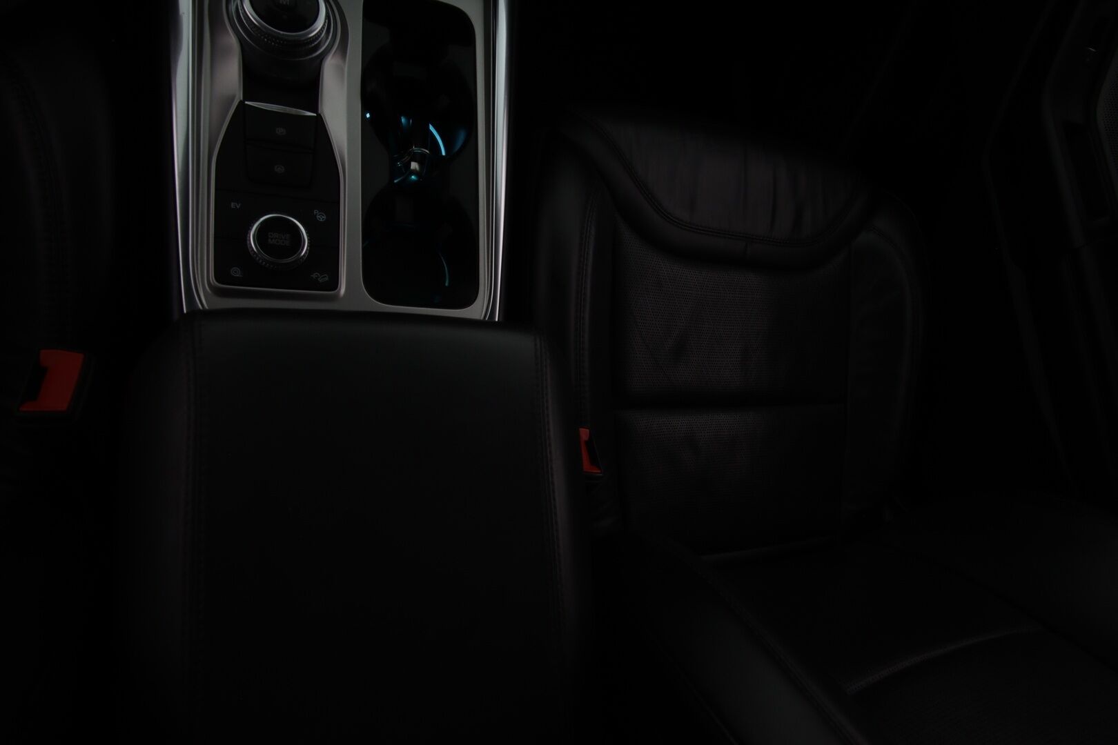 Ford Explorer 2020 3,0 V6 Ecoboost 457hv PHEV A10 AWD Platinum 7-P - | Kattava varustelu! | 7-paikkainen | ACC | B&O | 360 Kamera | Panorama | Hierovat ilmastoidut nahkaistuimet | Digimittaristo | Keyless | Suomi-auto | Muistipenkki | Ratinlämmitin |