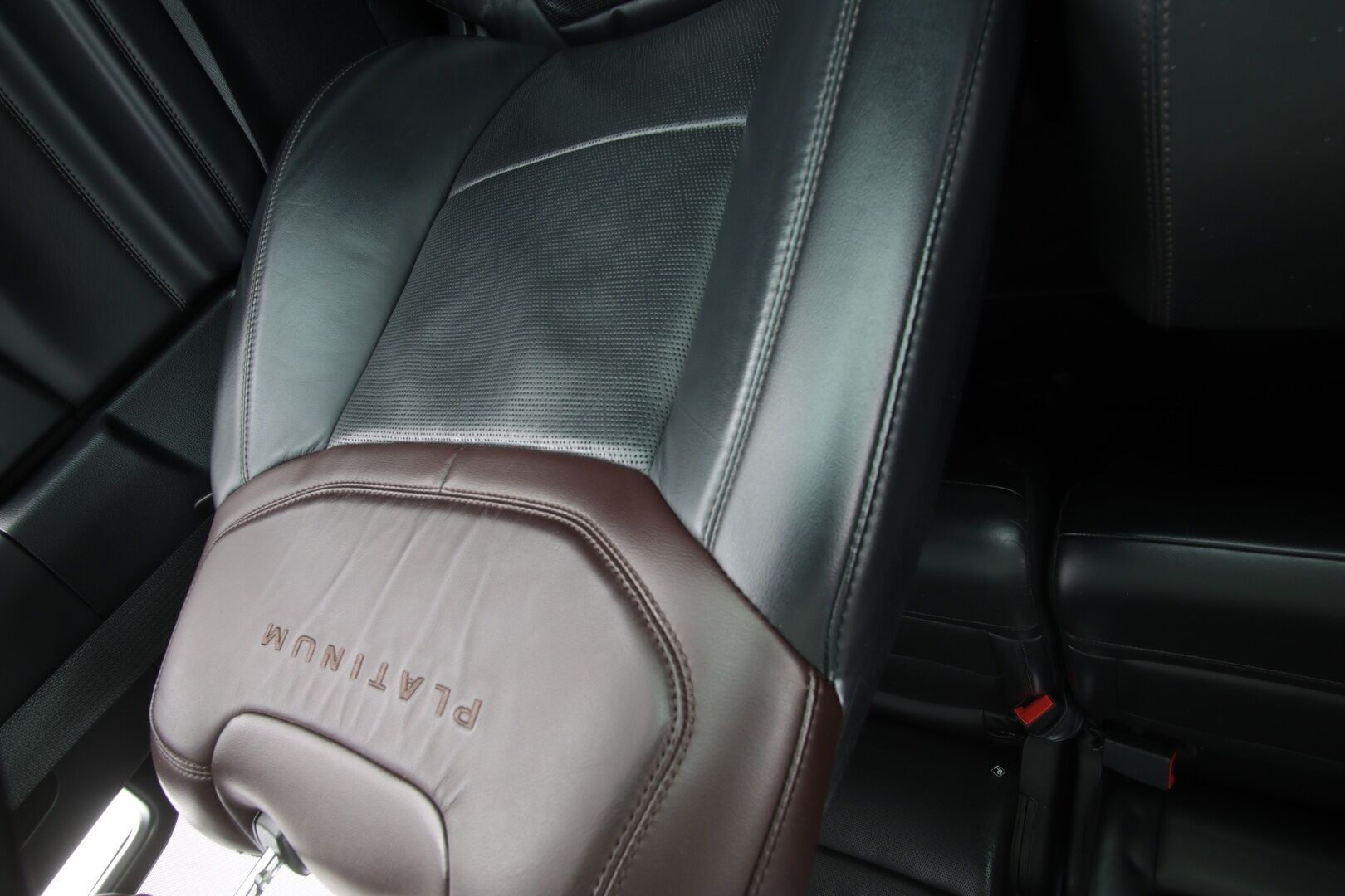 Ford Explorer 2020 3,0 V6 Ecoboost 457hv PHEV A10 AWD Platinum 7-P - | Kattava varustelu! | 7-paikkainen | ACC | B&O | 360 Kamera | Panorama | Hierovat ilmastoidut nahkaistuimet | Digimittaristo | Keyless | Suomi-auto | Muistipenkki | Ratinlämmitin |