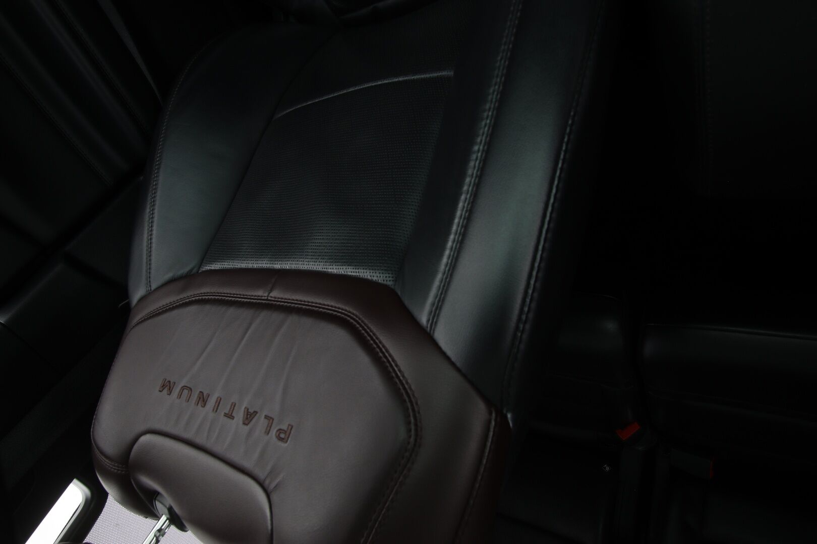 Ford Explorer 2020 3,0 V6 Ecoboost 457hv PHEV A10 AWD Platinum 7-P - | Kattava varustelu! | 7-paikkainen | ACC | B&O | 360 Kamera | Panorama | Hierovat ilmastoidut nahkaistuimet | Digimittaristo | Keyless | Suomi-auto | Muistipenkki | Ratinlämmitin |