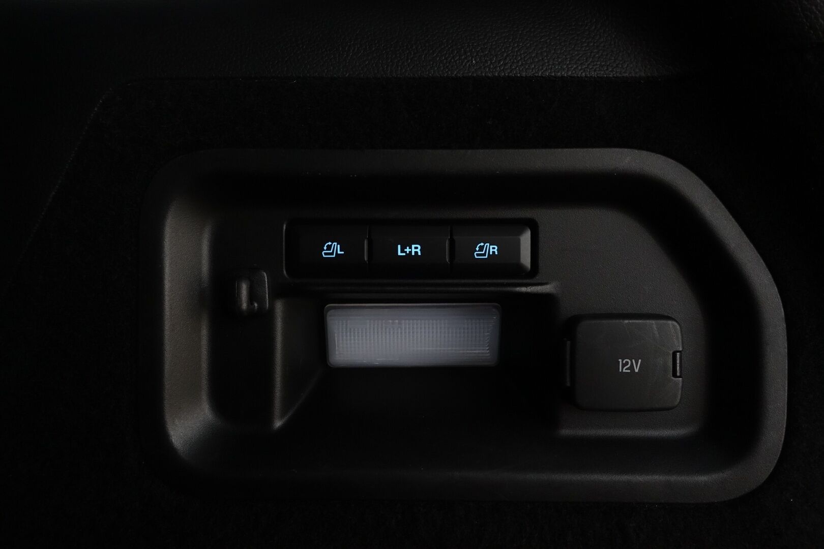 Ford Explorer 2020 3,0 V6 Ecoboost 457hv PHEV A10 AWD Platinum 7-P - | Kattava varustelu! | 7-paikkainen | ACC | B&O | 360 Kamera | Panorama | Hierovat ilmastoidut nahkaistuimet | Digimittaristo | Keyless | Suomi-auto | Muistipenkki | Ratinlämmitin |