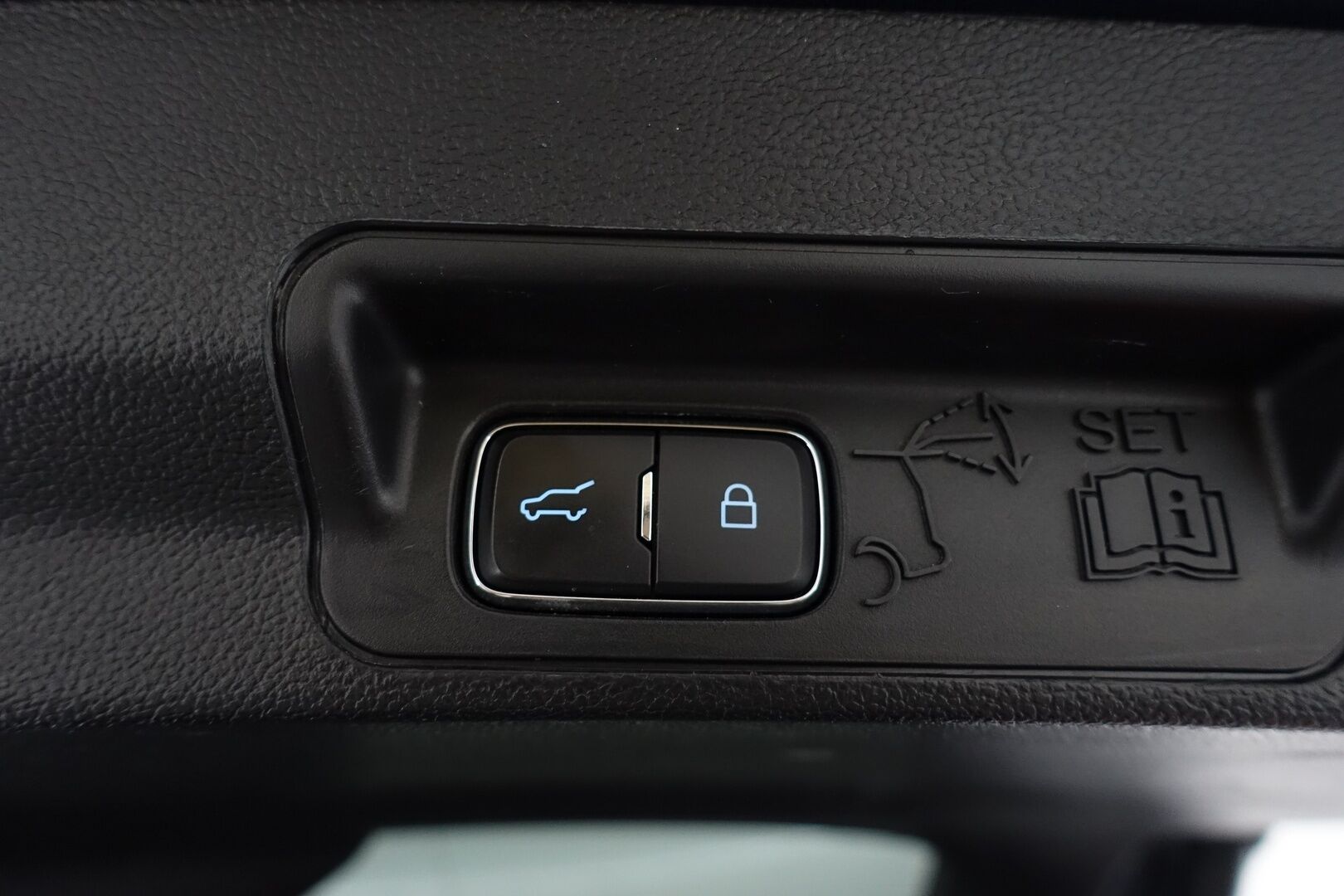 Ford Explorer 2020 3,0 V6 Ecoboost 457hv PHEV A10 AWD Platinum 7-P - | Kattava varustelu! | 7-paikkainen | ACC | B&O | 360 Kamera | Panorama | Hierovat ilmastoidut nahkaistuimet | Digimittaristo | Keyless | Suomi-auto | Muistipenkki | Ratinlämmitin |