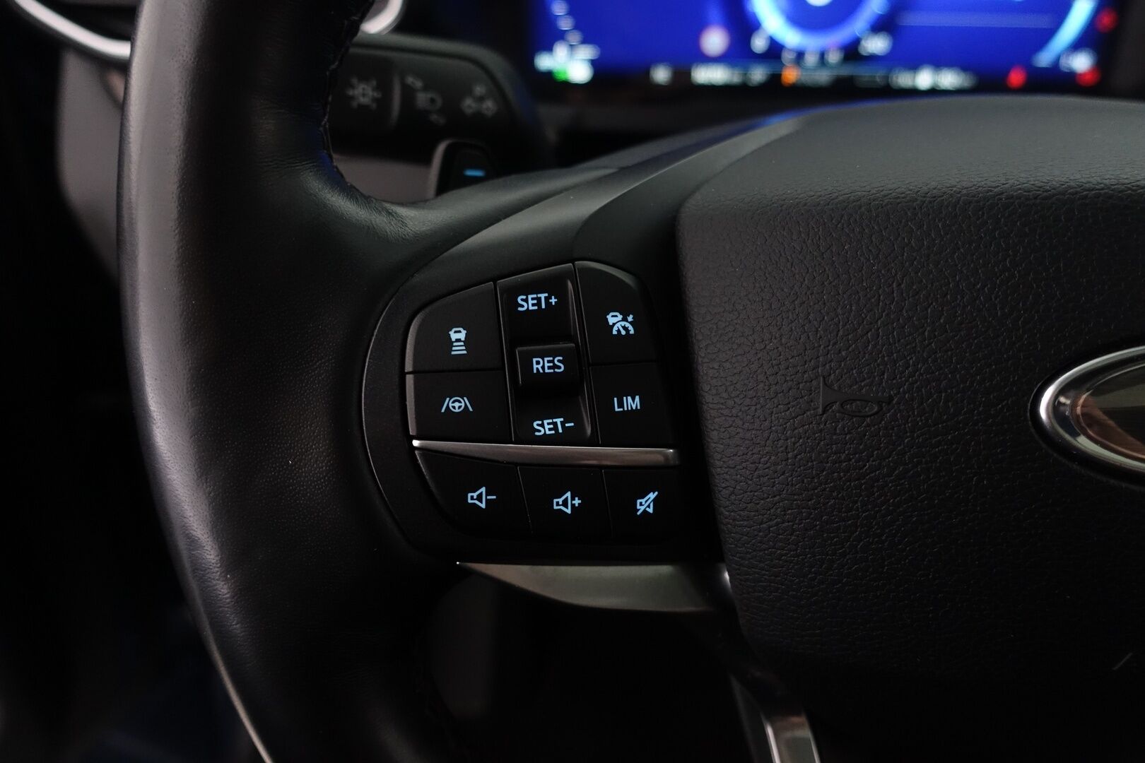 Ford Explorer 2020 3,0 V6 Ecoboost 457hv PHEV A10 AWD Platinum 7-P - | Kattava varustelu! | 7-paikkainen | ACC | B&O | 360 Kamera | Panorama | Hierovat ilmastoidut nahkaistuimet | Digimittaristo | Keyless | Suomi-auto | Muistipenkki | Ratinlämmitin |