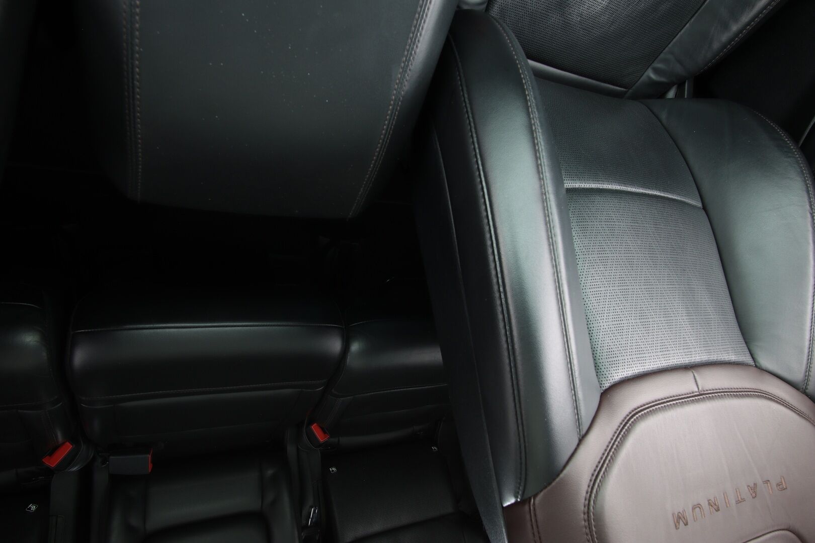 Ford Explorer 2020 3,0 V6 Ecoboost 457hv PHEV A10 AWD Platinum 7-P - | Kattava varustelu! | 7-paikkainen | ACC | B&O | 360 Kamera | Panorama | Hierovat ilmastoidut nahkaistuimet | Digimittaristo | Keyless | Suomi-auto | Muistipenkki | Ratinlämmitin |
