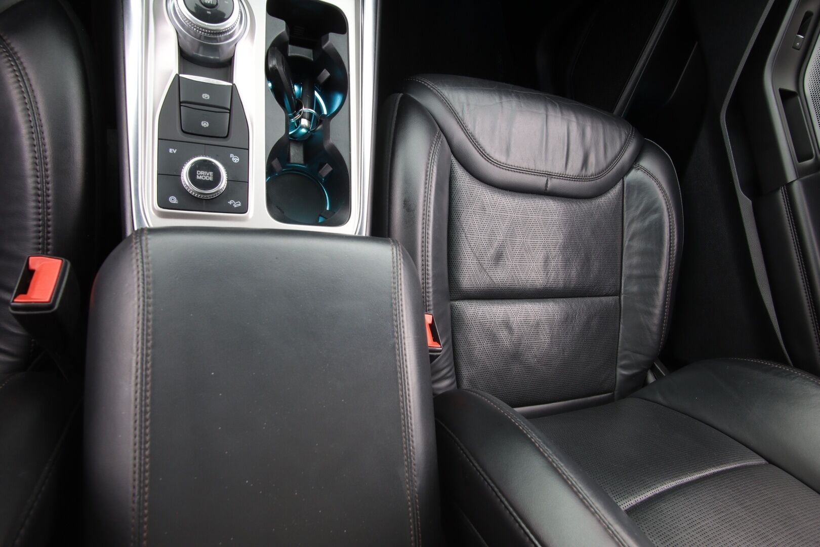 Ford Explorer 2020 3,0 V6 Ecoboost 457hv PHEV A10 AWD Platinum 7-P - | Kattava varustelu! | 7-paikkainen | ACC | B&O | 360 Kamera | Panorama | Hierovat ilmastoidut nahkaistuimet | Digimittaristo | Keyless | Suomi-auto | Muistipenkki | Ratinlämmitin |