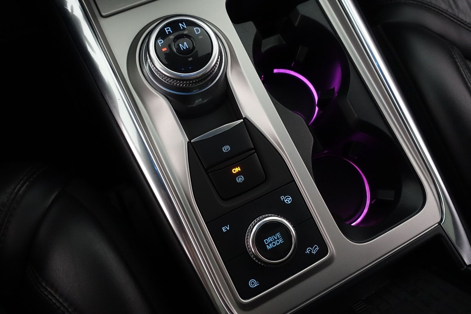 Ford Explorer 2020 3,0 V6 Ecoboost 457hv PHEV A10 AWD Platinum 7-P - | Kattava varustelu! | 7-paikkainen | ACC | B&O | 360 Kamera | Panorama | Hierovat ilmastoidut nahkaistuimet | Digimittaristo | Keyless | Suomi-auto | Muistipenkki | Ratinlämmitin |