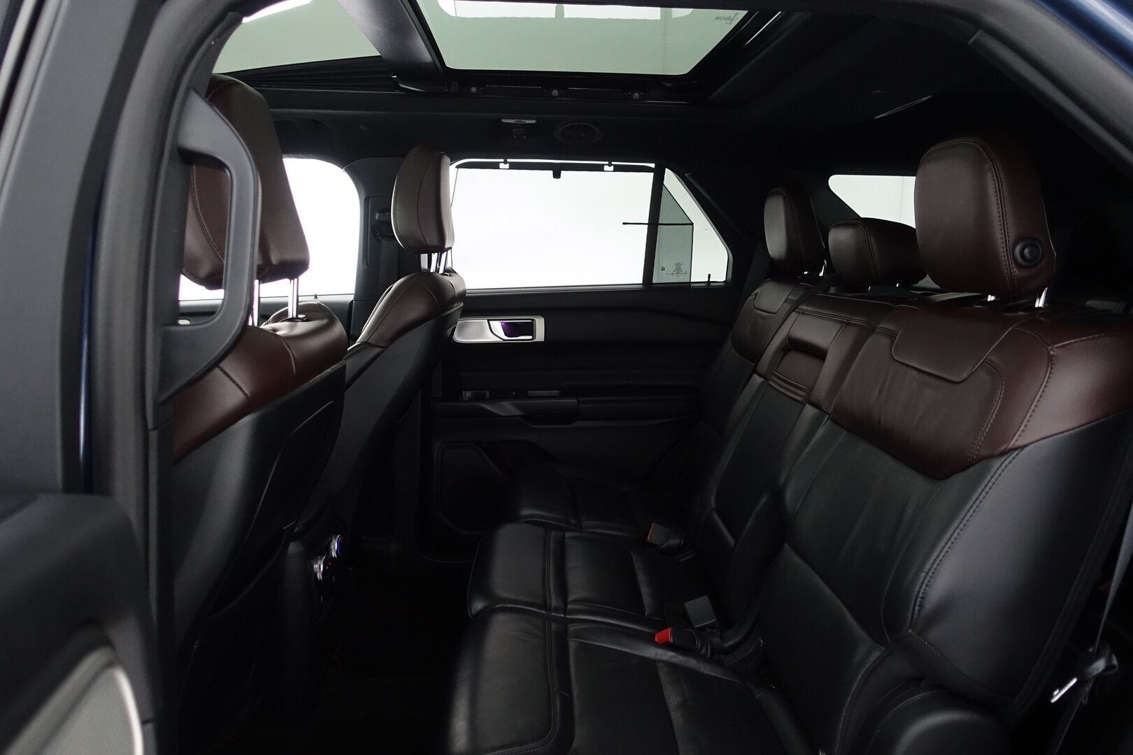 Ford Explorer 2020 3,0 V6 Ecoboost 457hv PHEV A10 AWD Platinum 7-P - | Suomi-Auto | Kattava varustelu! | 7-paikkainen | ACC | B&O | 360 Kamera | Panorama | Hierovat ilmastoidut nahkaistuimet | Digimittaristo | Keyless | Suomi-auto | Muistipenkki | Ratinlämmitin |