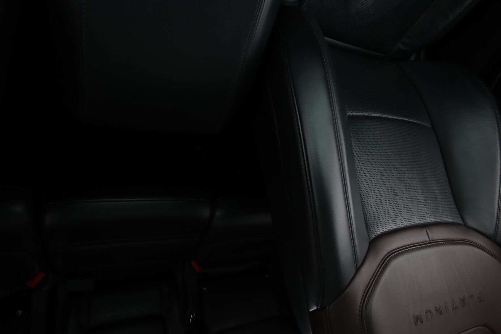 Ford Explorer 2020 3,0 V6 Ecoboost 457hv PHEV A10 AWD Platinum 7-P - | Kattava varustelu! | 7-paikkainen | ACC | B&O | 360 Kamera | Panorama | Hierovat ilmastoidut nahkaistuimet | Digimittaristo | Keyless | Suomi-auto | Muistipenkki | Ratinlämmitin |