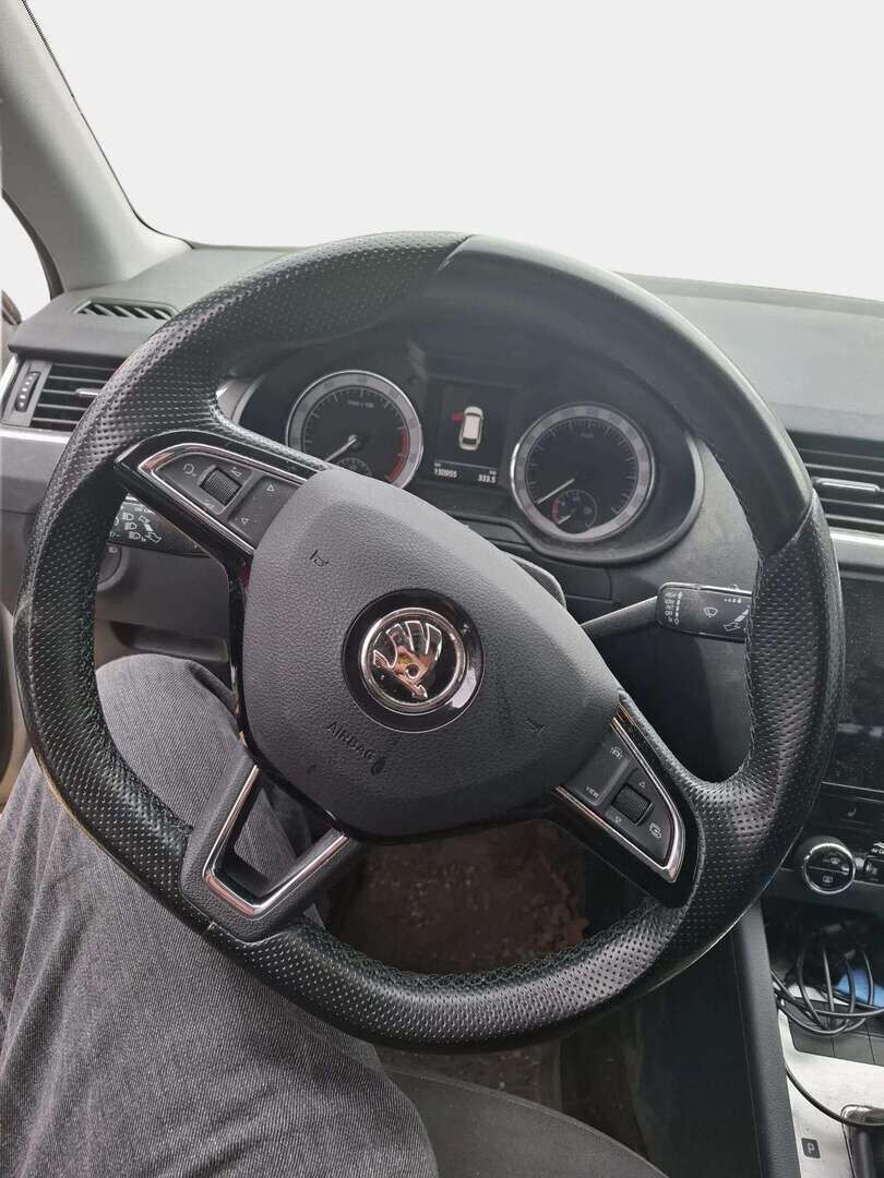 Skoda Octavia 2019 Combi 1,5 TSI G-TEC Ambition BusinessLine DSG Autom. / Webasto / Vakkari / Koukku / CarPlay & And. / Tulossa myyntiin! / - 2x uudet renkaat & vanteet! / Siisti! / Flat bottom -ratti / P. tutkat / Tulossa myyntiin! - HULLUT AVAJAISHULINAT KORKOTARJOUS 3,29 %