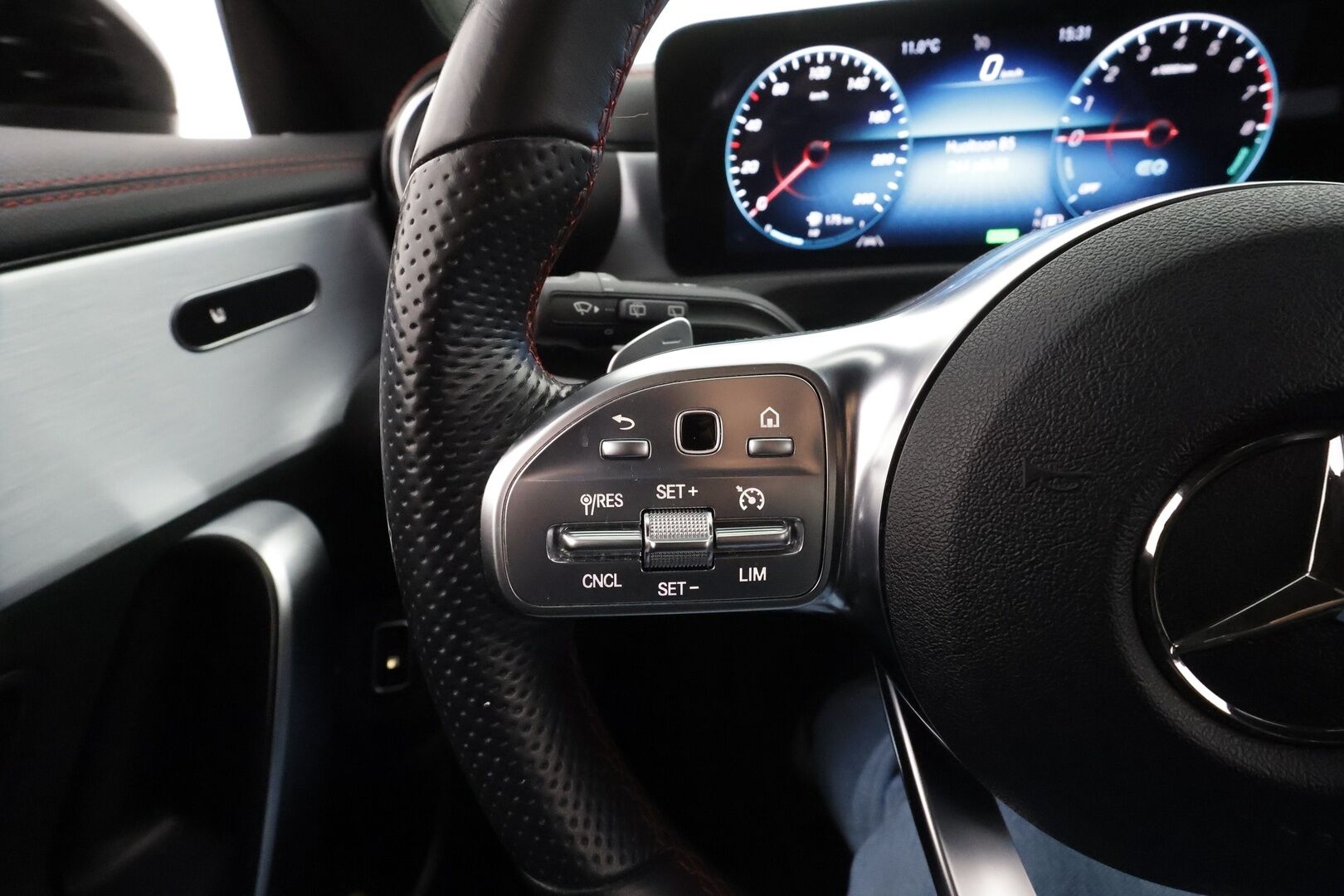 Mercedes-Benz CLA 2021 250 e A Shooting Brake Business AMG EQ Power * Vetokoukku / Widescreen / LED High Performance / Lisälämmitin / Comand Navi - 1OM Suomiauto / Facelift / Peruutuskamera / Nahka-Alcantara - HULLUT AVAJAISHULINAT KORKOTARJOUS 3,29 %