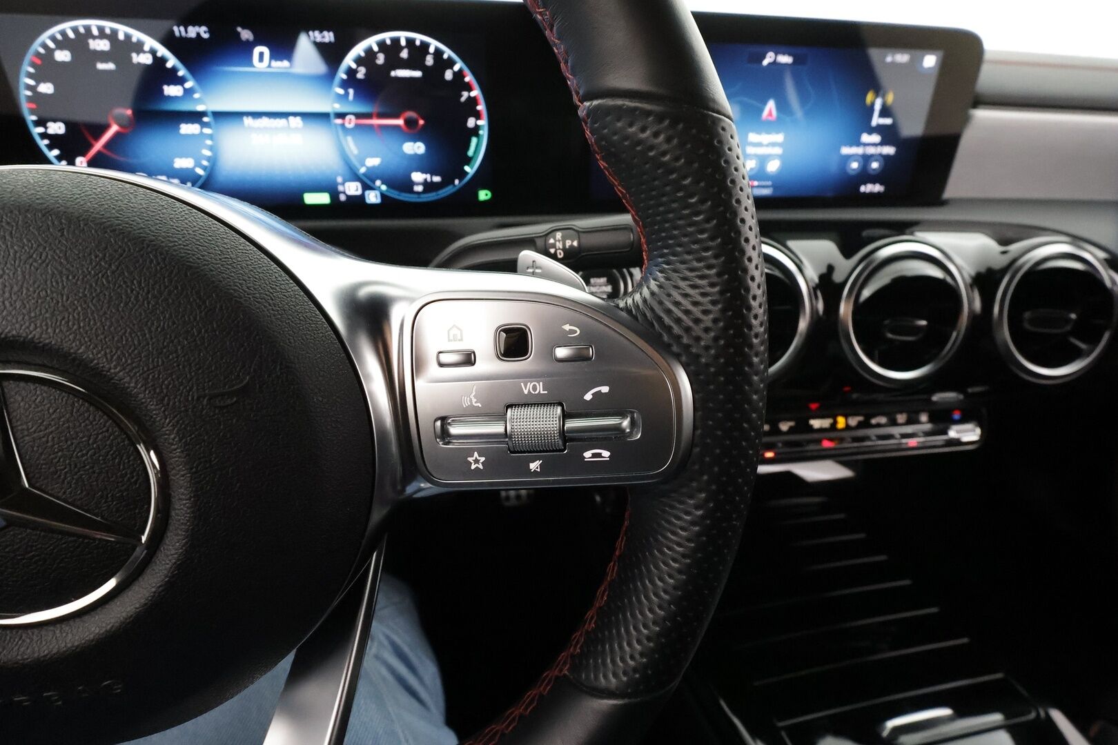 Mercedes-Benz CLA 2021 250 e A Shooting Brake Business AMG EQ Power * Vetokoukku / Widescreen / LED High Performance / Lisälämmitin / Comand Navi - 1OM Suomiauto / Facelift / Peruutuskamera / Nahka-Alcantara - HULLUT AVAJAISHULINAT KORKOTARJOUS 3,29 %