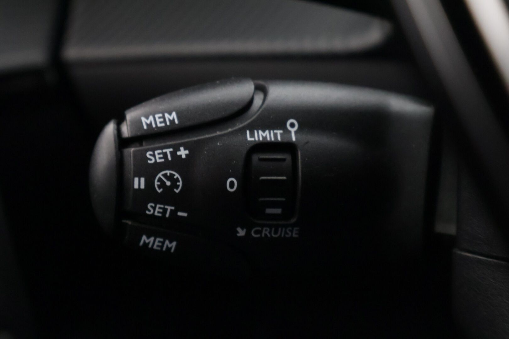 Peugeot 208 2021 Active PureTech 75 * Vakionopeudensäädin / Bluetooth / Kaistavahti / Liikennemerkkien tunnistus / LED-valot * - * 2-omisteinen Suomi-auto / Kahdet renkaat vanteilla! * 