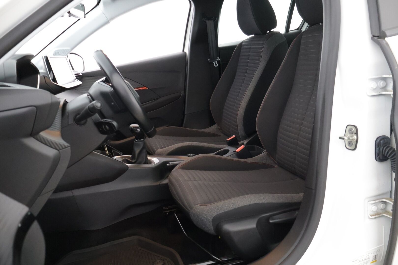 Peugeot 208 2021 Active PureTech 75 * Vakionopeudensäädin / Bluetooth / Kaistavahti / Liikennemerkkien tunnistus / LED-valot * - * 2-omisteinen Suomi-auto / Kahdet renkaat vanteilla! * 