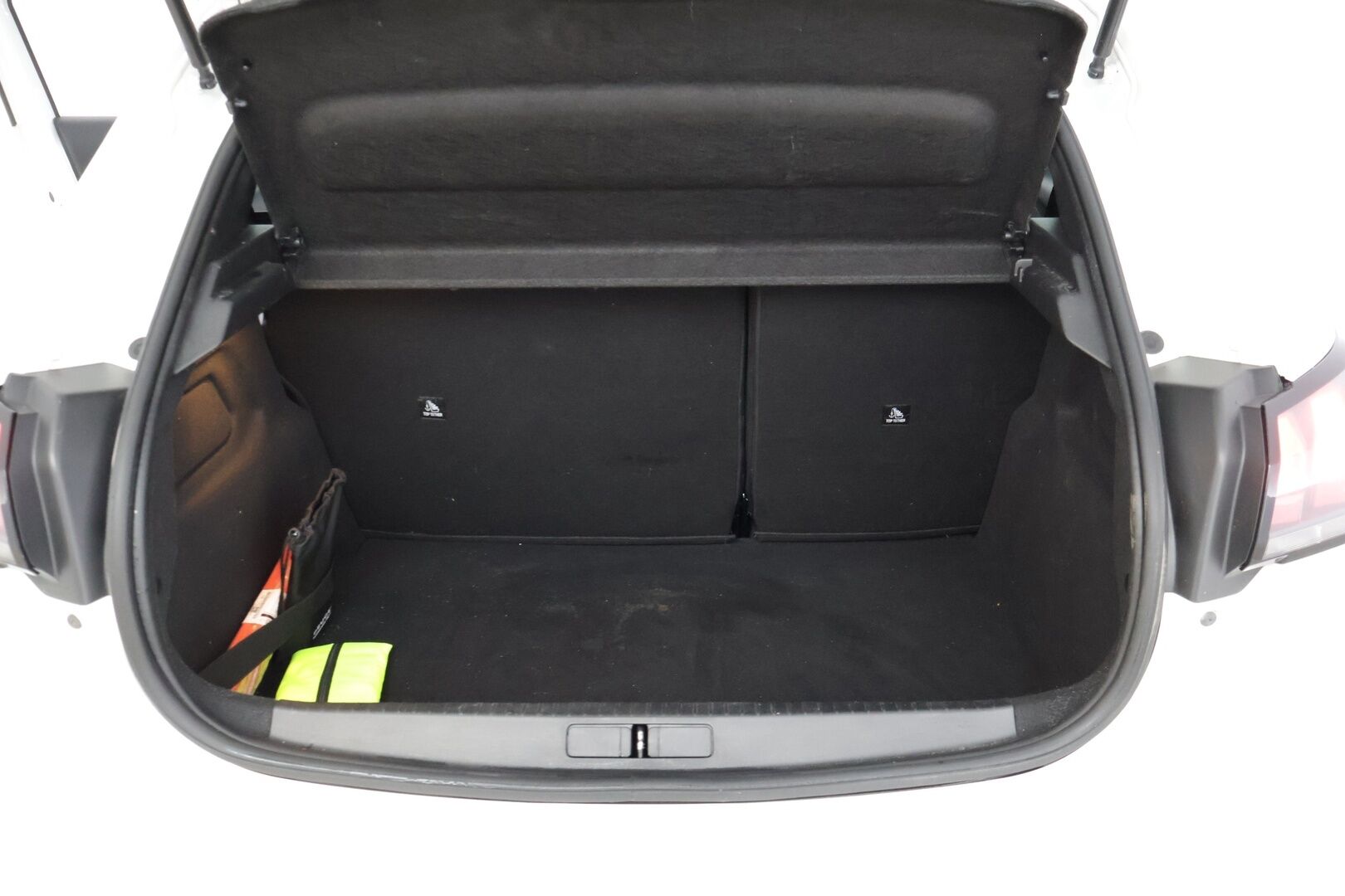 Peugeot 208 2021 Active PureTech 75 * Vakionopeudensäädin / Bluetooth / Kaistavahti / Liikennemerkkien tunnistus / LED-valot * - * 2-omisteinen Suomi-auto / Kahdet renkaat vanteilla! * 