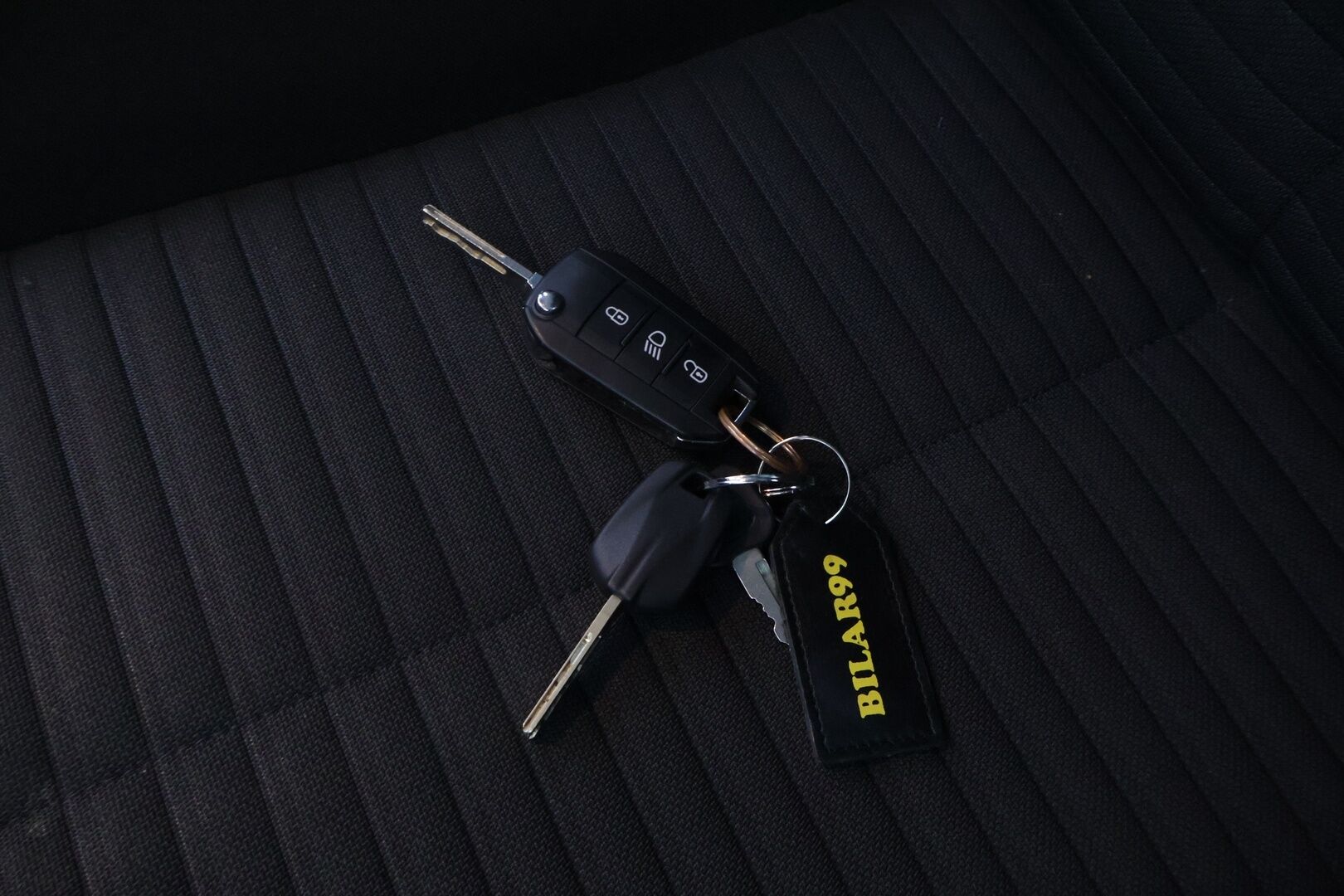 Peugeot 208 2021 Active PureTech 75 * Vakionopeudensäädin / Bluetooth / Kaistavahti / Liikennemerkkien tunnistus / LED-valot * - * 2-omisteinen Suomi-auto / Kahdet renkaat vanteilla! * 