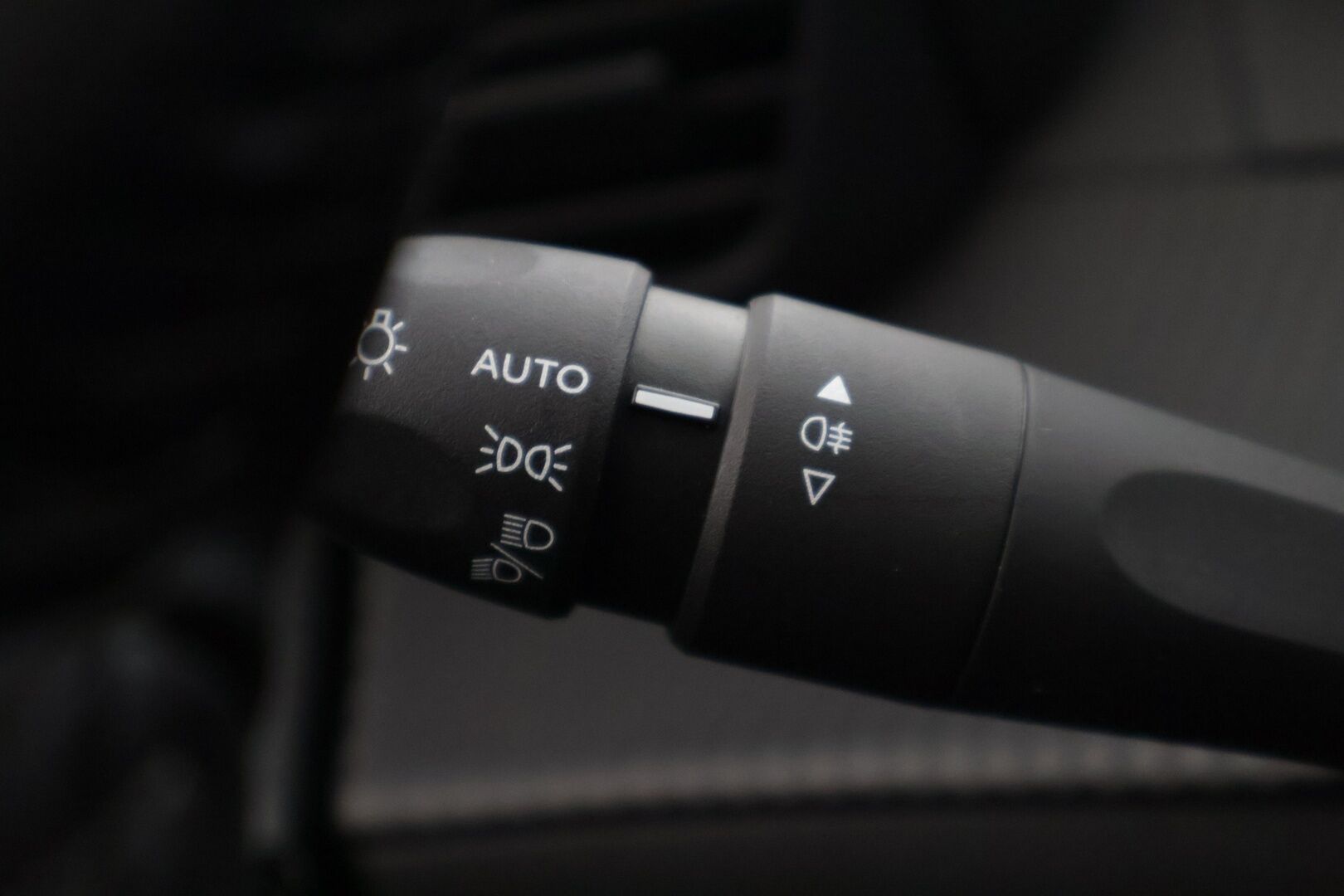 Peugeot 208 2021 Active PureTech 75 * Vakionopeudensäädin / Bluetooth / Kaistavahti / Liikennemerkkien tunnistus / LED-valot * - * 2-omisteinen Suomi-auto / Kahdet renkaat vanteilla! * 