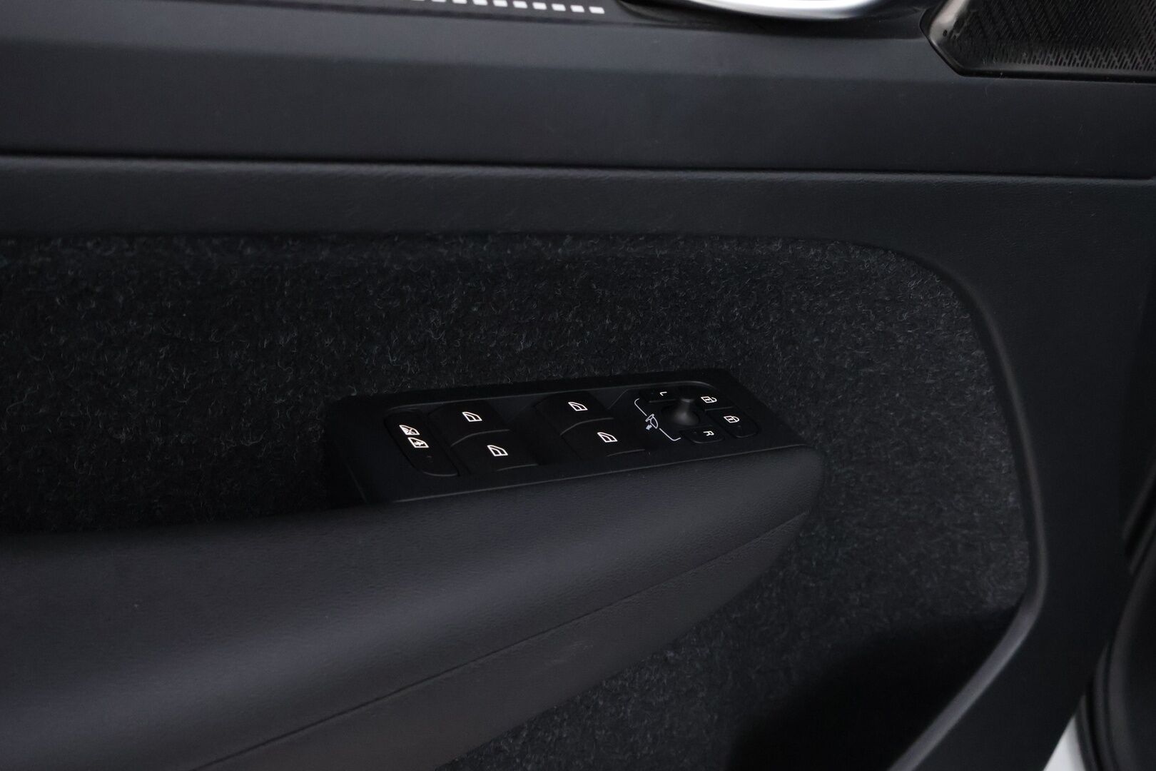 Volvo XC40 2021 T5 TwE Business R-Design aut - Suomiauto | Webasto | Koukku | Harman&Kardon | Nahka-Alcantara | Peruutuskamera | BLIS | Navi | Adapt.LED | Supervarusteet!