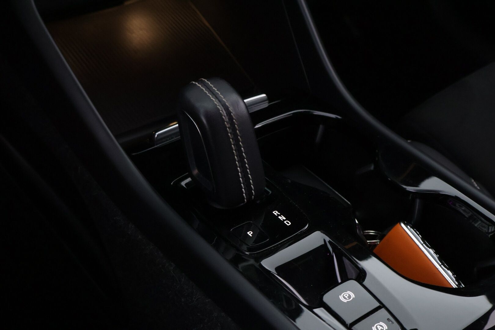 Volvo XC40 2021 T5 TwE Business R-Design aut - Suomiauto | Webasto | Koukku | Harman&Kardon | Nahka-Alcantara | Peruutuskamera | BLIS | Navi | Adapt.LED | Supervarusteet!