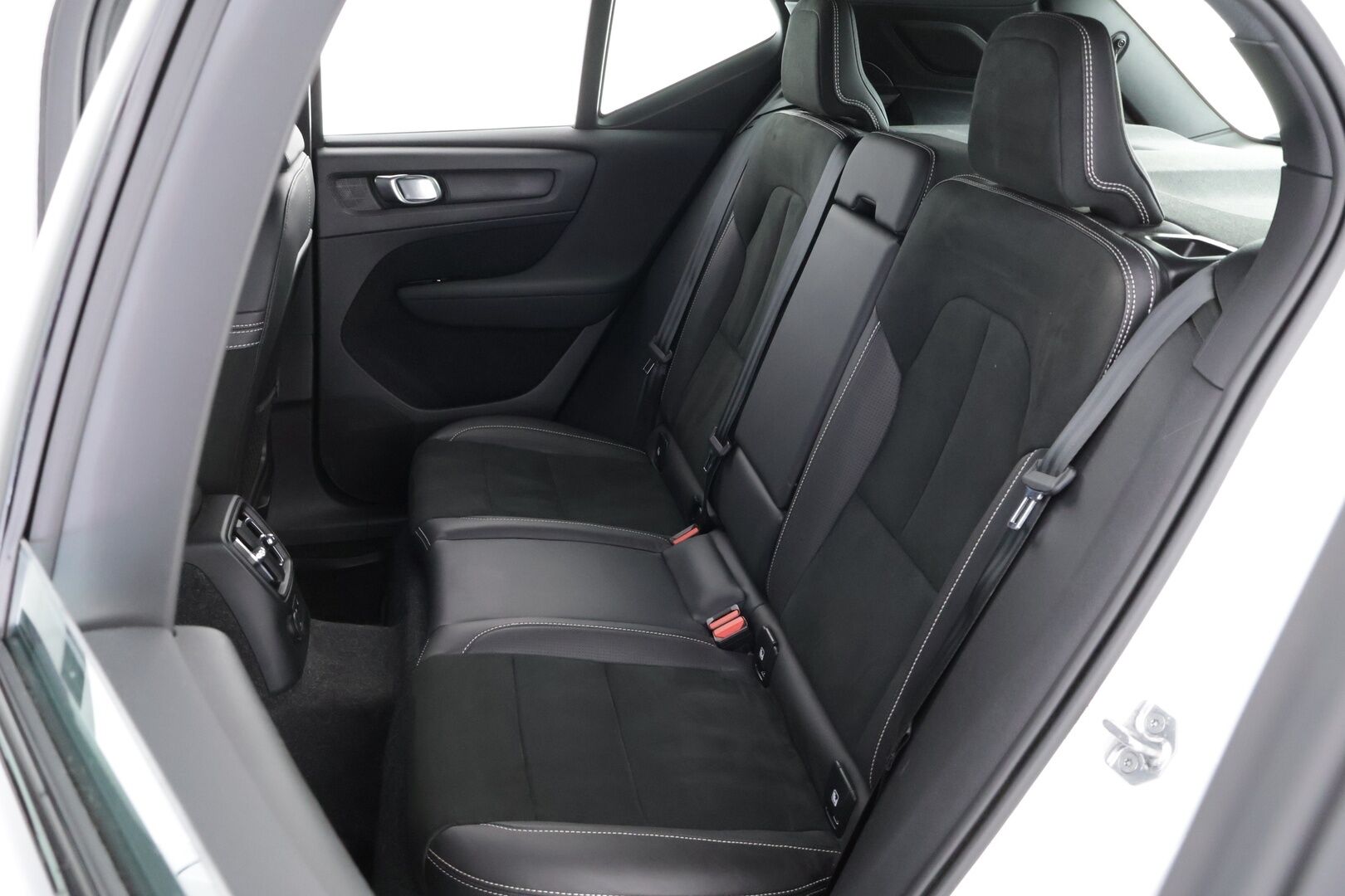 Volvo XC40 2021 T5 TwE Business R-Design aut - Suomiauto | Webasto | Koukku | Harman&Kardon | Nahka-Alcantara | Peruutuskamera | BLIS | Navi | Adapt.LED | Supervarusteet!