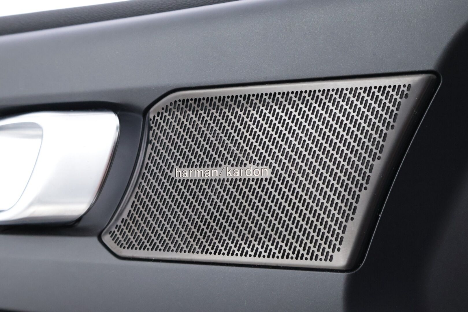 Volvo XC40 2021 T5 TwE Business R-Design aut - Suomiauto | Webasto | Koukku | Harman&Kardon | Nahka-Alcantara | Peruutuskamera | BLIS | Navi | Adapt.LED | Supervarusteet!