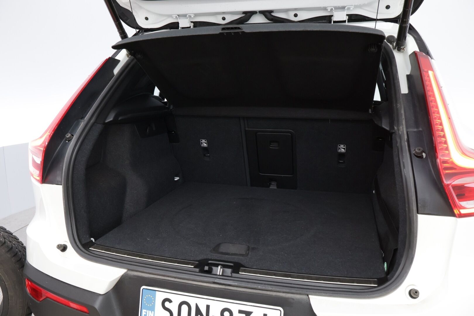 Volvo XC40 2021 T5 TwE Business R-Design aut - Suomiauto | Webasto | Koukku | Harman&Kardon | Nahka-Alcantara | Peruutuskamera | BLIS | Navi | Adapt.LED | Supervarusteet!
