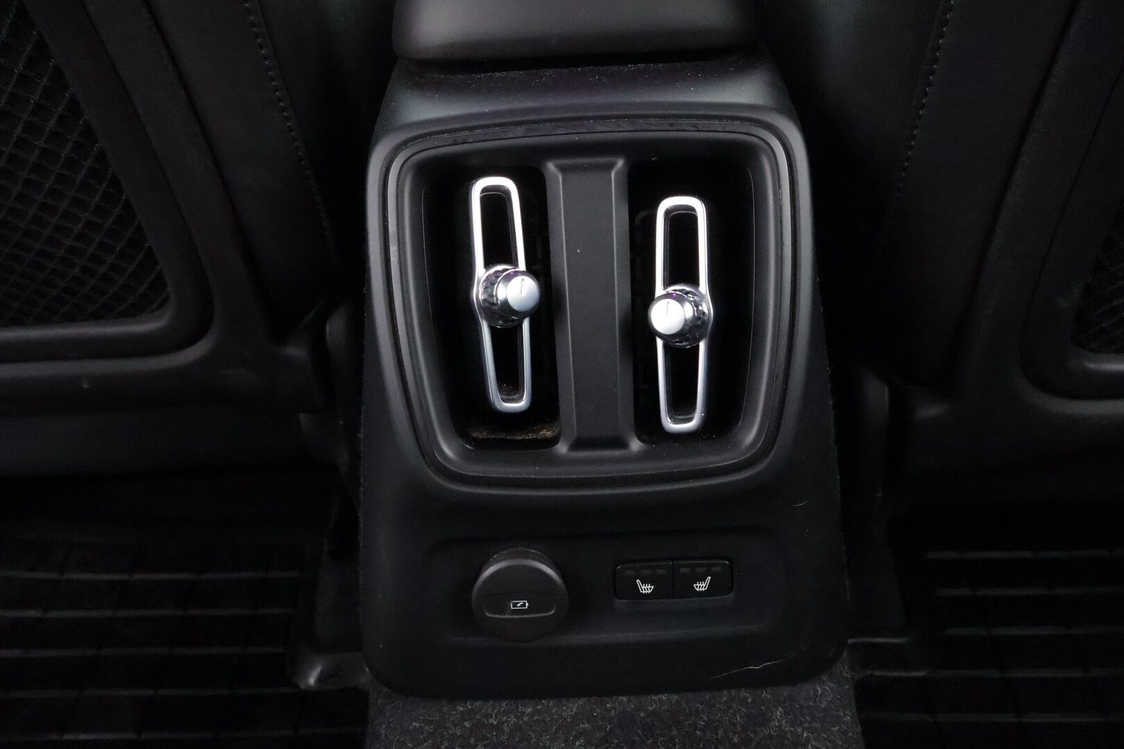 Volvo XC40 2021 T5 TwE Business R-Design aut - Suomiauto | Webasto | Koukku | Harman&Kardon | Nahka-Alcantara | Peruutuskamera | BLIS | Navi | Adapt.LED | Supervarusteet!