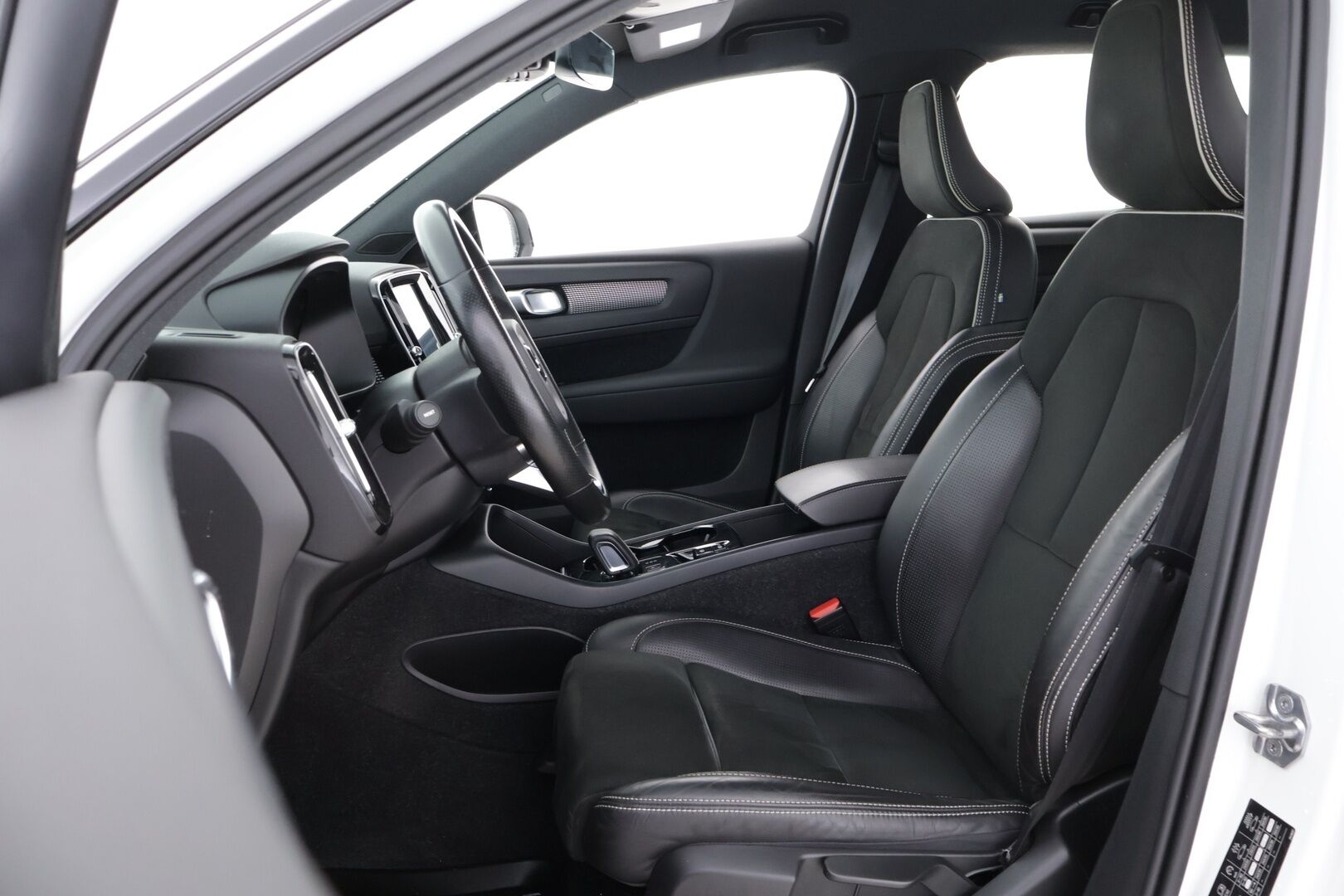 Volvo XC40 2021 T5 TwE Business R-Design aut - Suomiauto | Webasto | Koukku | Harman&Kardon | Nahka-Alcantara | Peruutuskamera | BLIS | Navi | Adapt.LED | Supervarusteet!