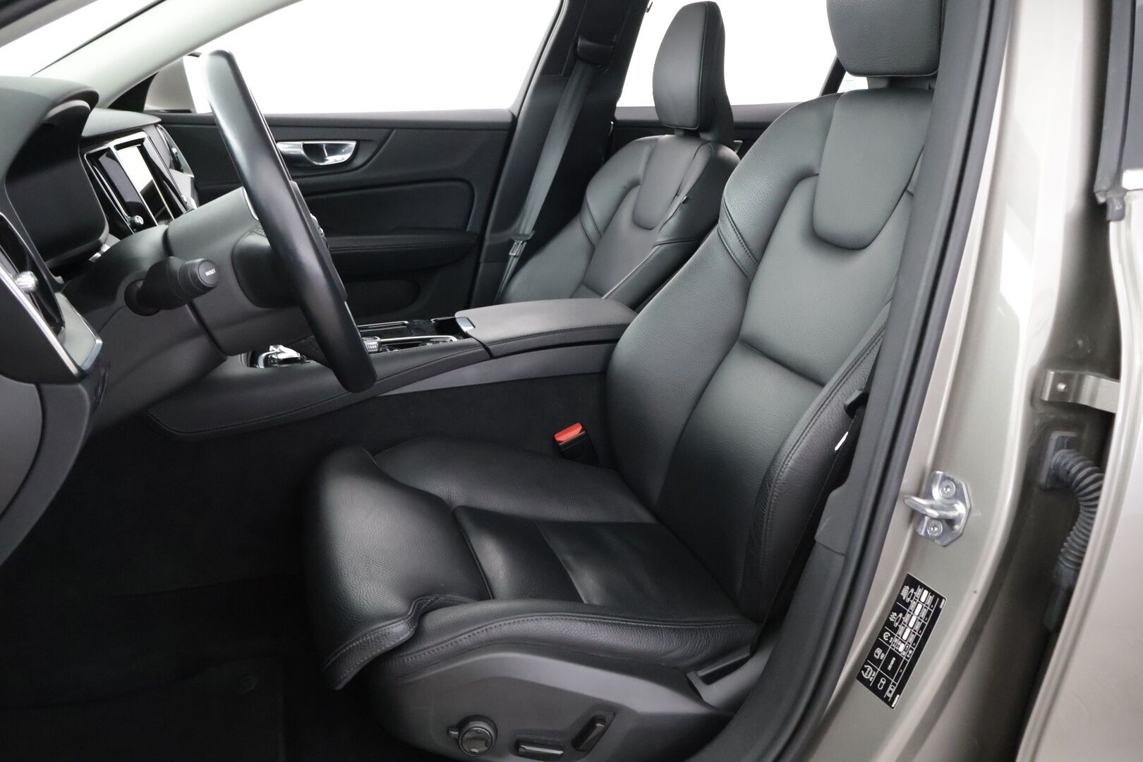 Volvo V60 2021 T8 TwE AWD Business Inscription aut - ACC | Pilot Assist | Panorama | 360° kamera | Muistipenkit | Webasto | Merkkihuollettu | Jakohihna vaihdettu 2025 | Supersiisti